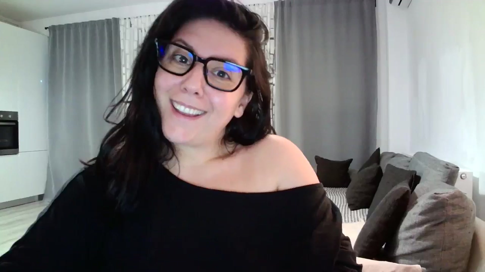 Gallery image thumbnail from SILKYWOMAN's myfreecams stream on, 06/04/2024, 18:55 image 7 of 20