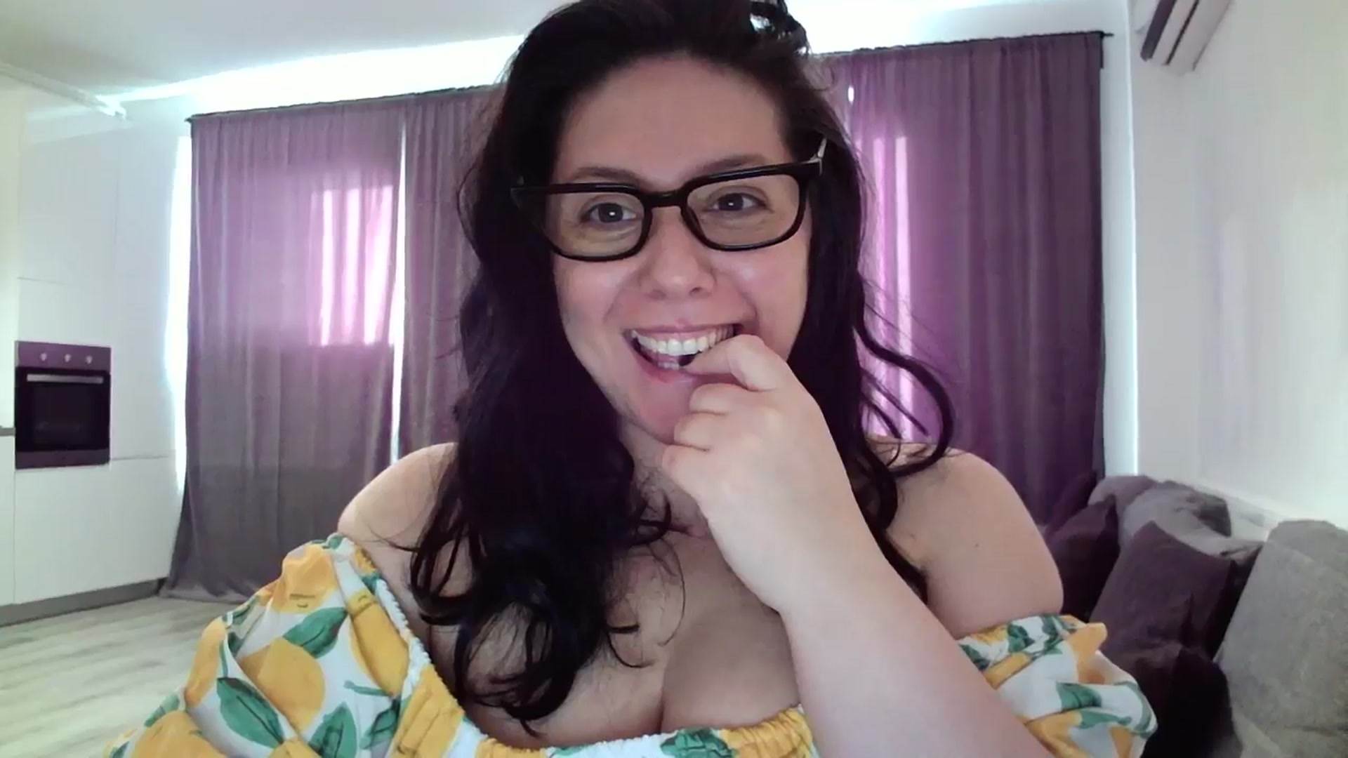 Gallery image thumbnail from SILKYWOMAN's myfreecams stream on, 06/10/2024, 16:26 image 13 of 20