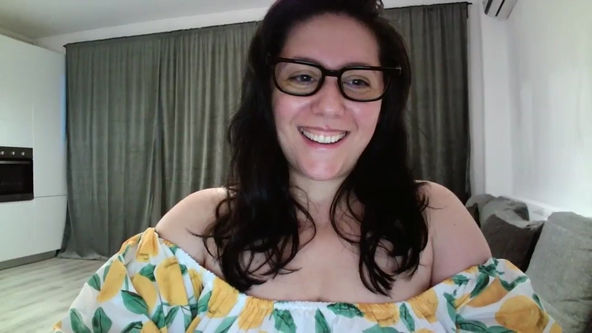 Gallery image thumbnail from SILKYWOMAN's myfreecams stream on, 06/10/2024, 19:27 image 6 of 20