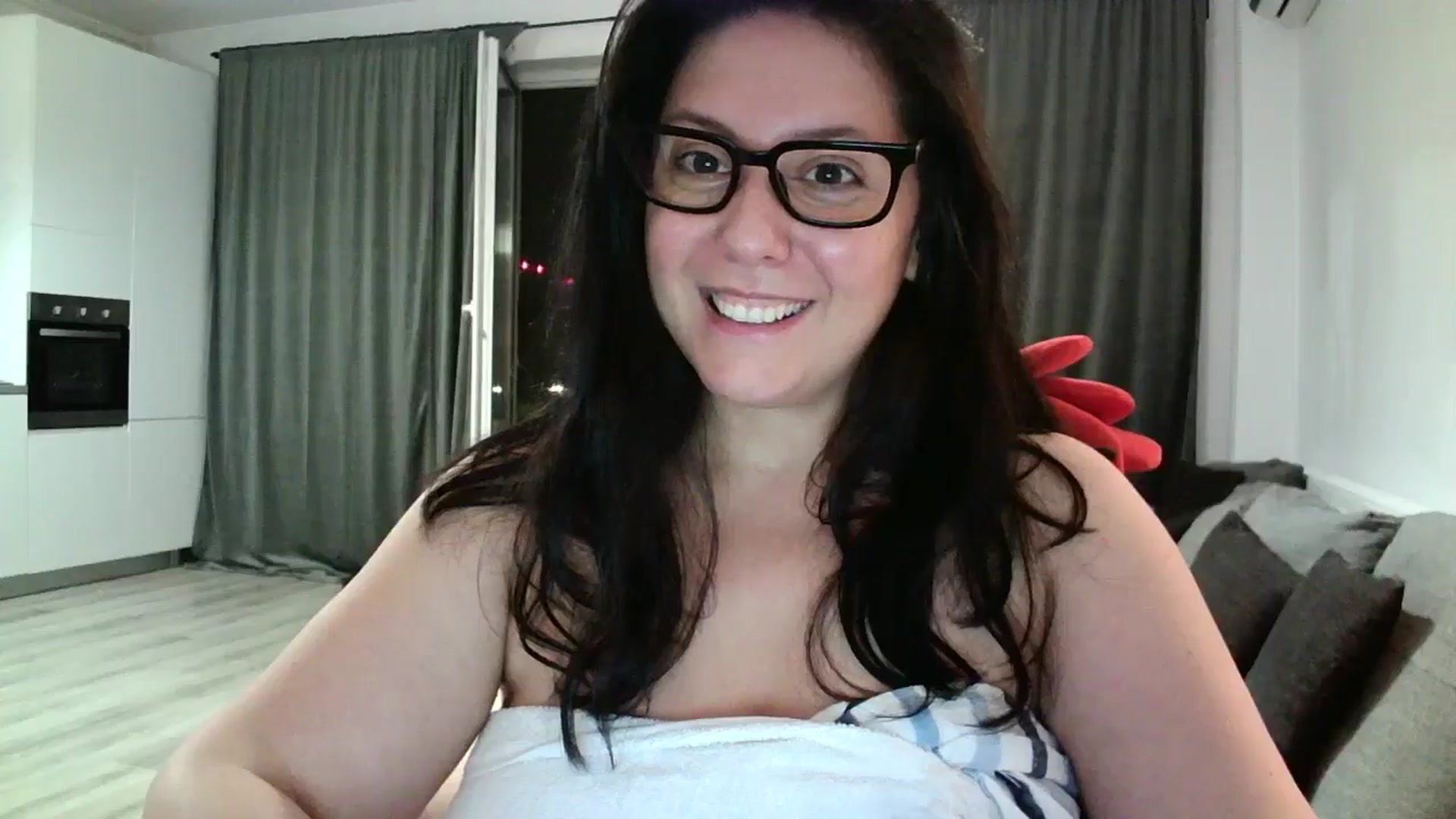 Gallery image thumbnail from SILKYWOMAN's myfreecams stream on, 08/04/2024, 19:01 image 8 of 20