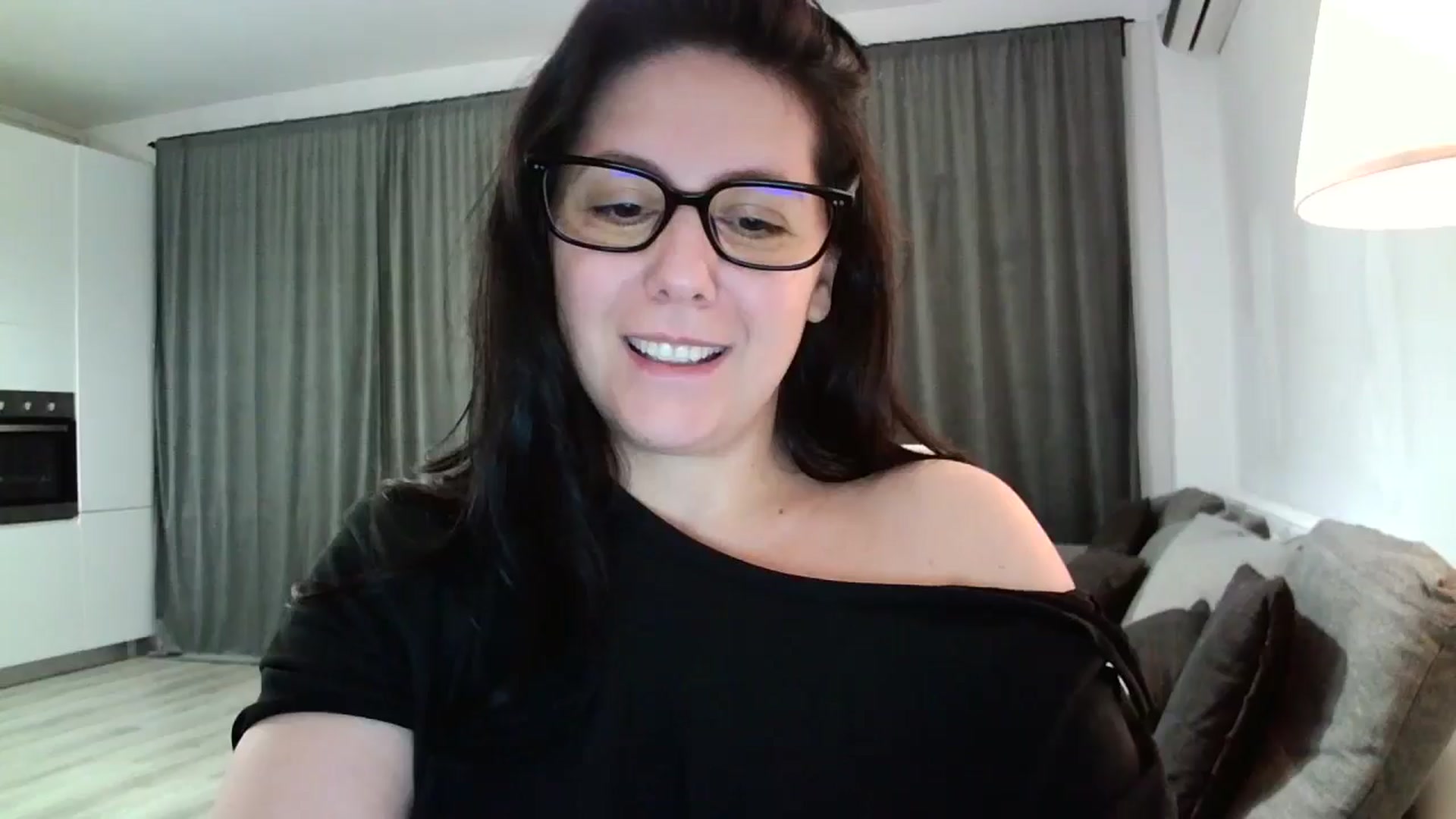 Gallery image thumbnail from SILKYWOMAN's myfreecams stream on, 10/15/2024, 17:12 image 14 of 20