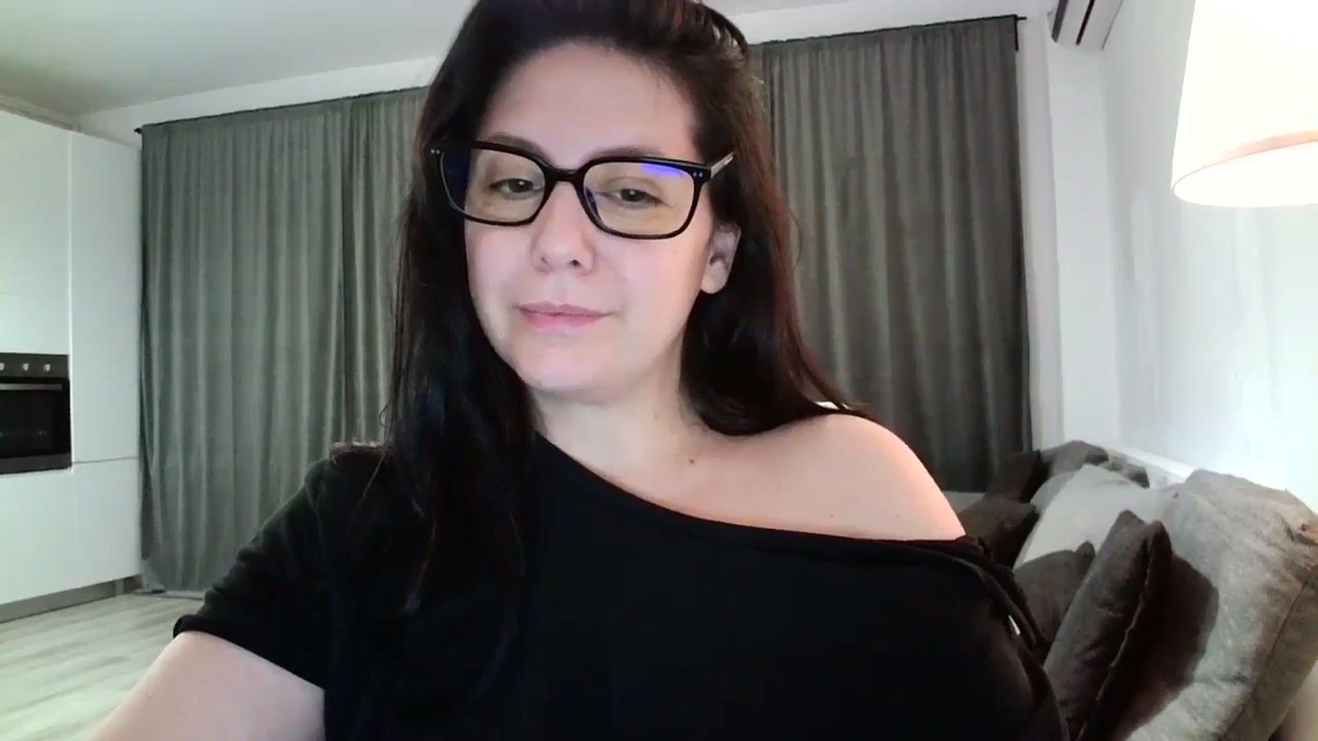 Gallery image thumbnail from SILKYWOMAN's myfreecams stream on, 10/15/2024, 17:12 image 15 of 20