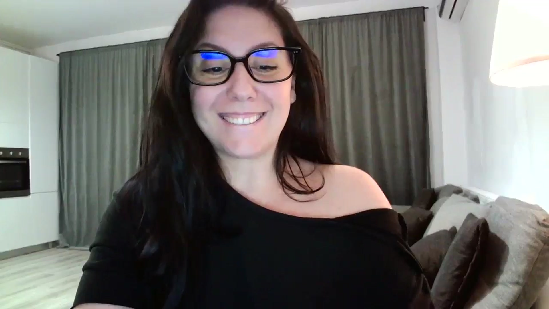 Gallery image thumbnail from SILKYWOMAN's myfreecams stream on, 10/15/2024, 17:12 image 17 of 20