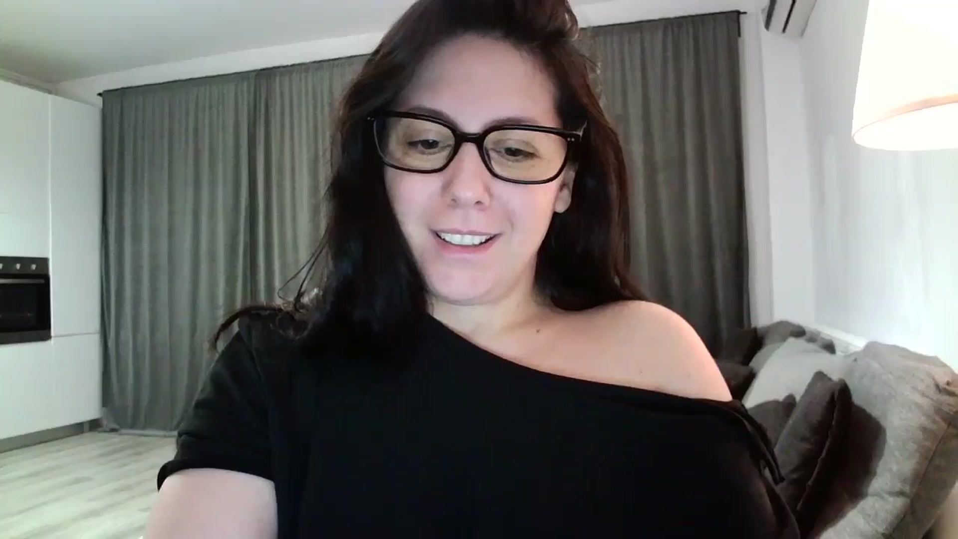 Gallery image thumbnail from SILKYWOMAN's myfreecams stream on, 10/15/2024, 17:12 image 13 of 20