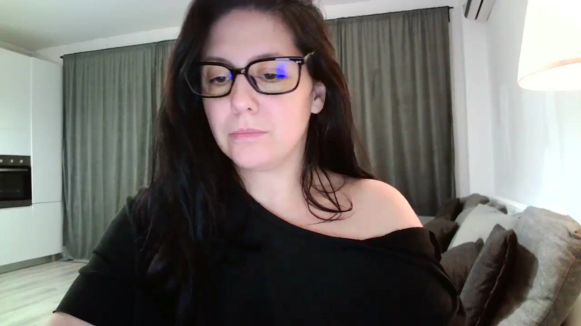 Gallery image thumbnail from SILKYWOMAN's myfreecams stream on, 10/15/2024, 17:12 image 18 of 20