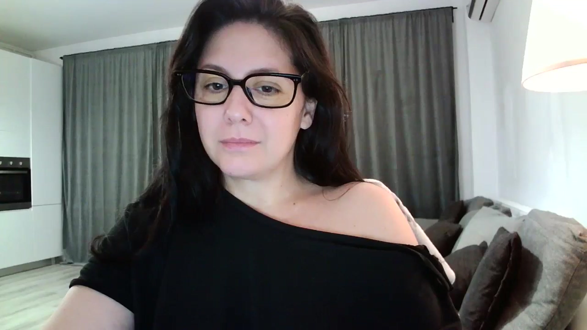 Gallery image thumbnail from SILKYWOMAN's myfreecams stream on, 10/15/2024, 17:12 image 8 of 20