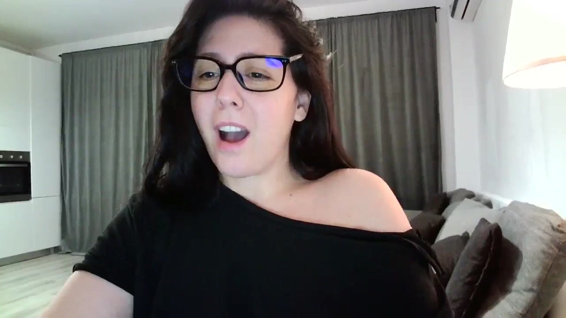 Gallery image thumbnail from SILKYWOMAN's myfreecams stream on, 10/15/2024, 17:12 image 11 of 20