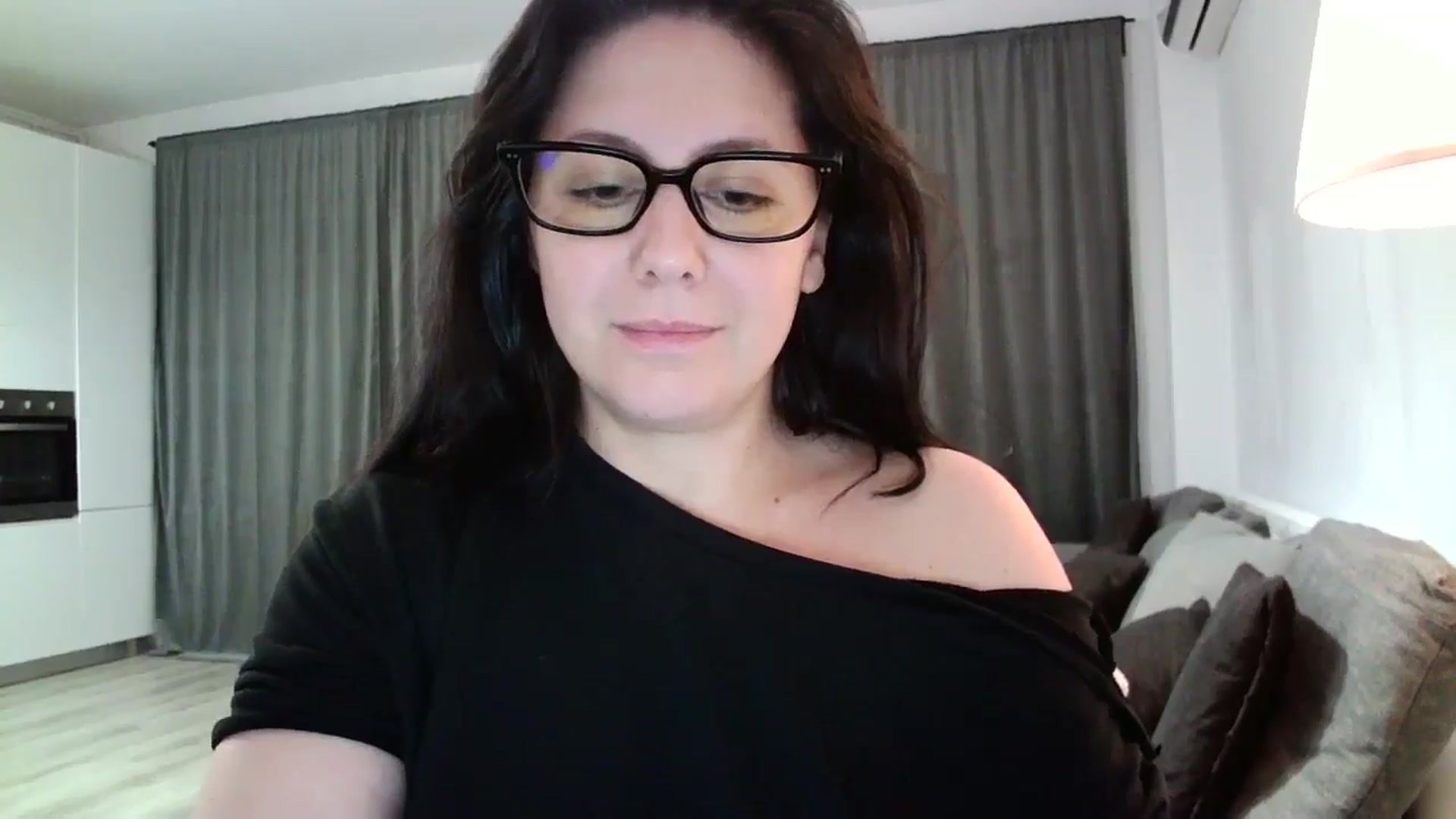 Gallery image thumbnail from SILKYWOMAN's myfreecams stream on, 10/15/2024, 17:12 image 4 of 20