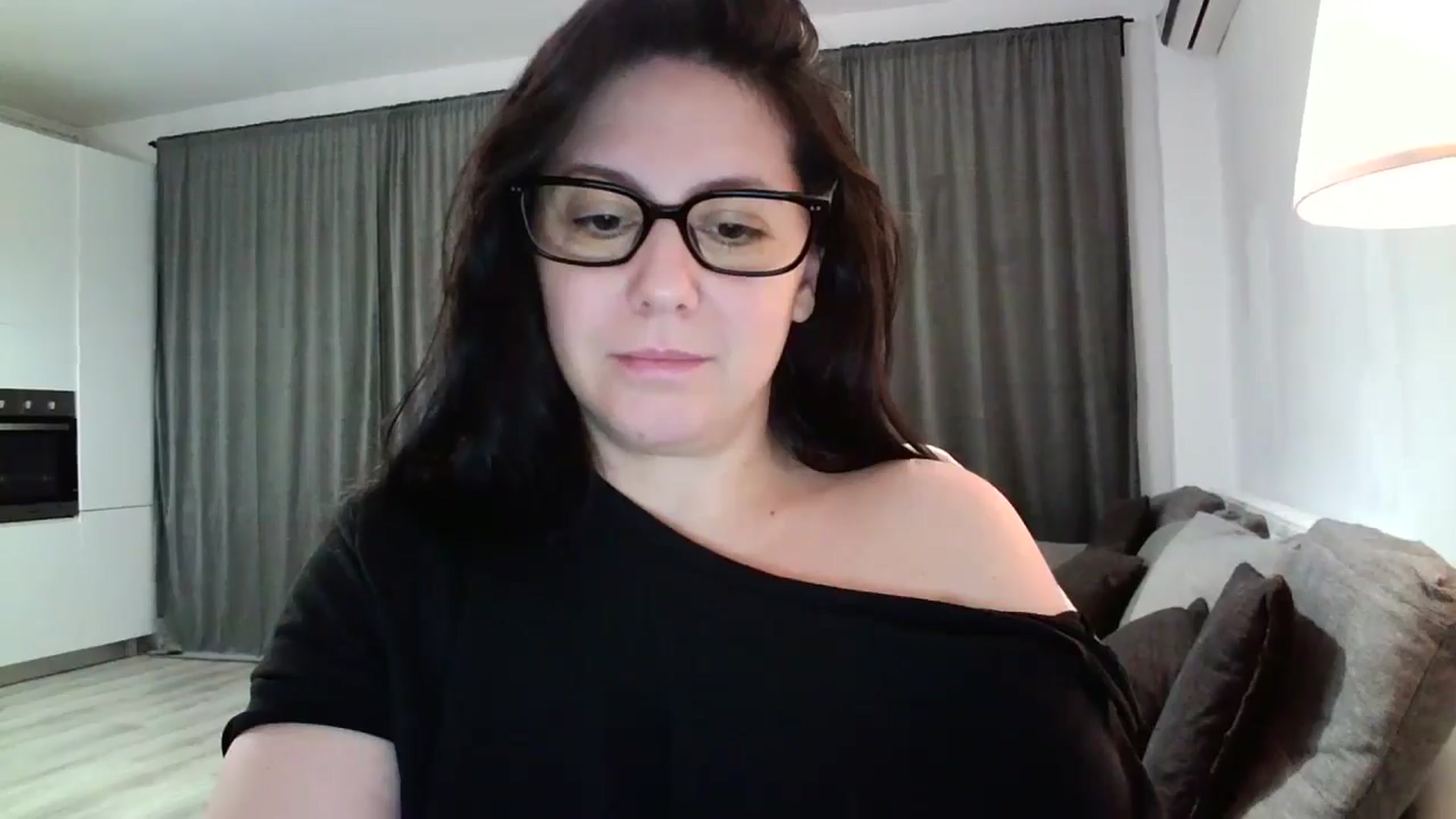 Gallery image thumbnail from SILKYWOMAN's myfreecams stream on, 10/15/2024, 17:12 image 12 of 20