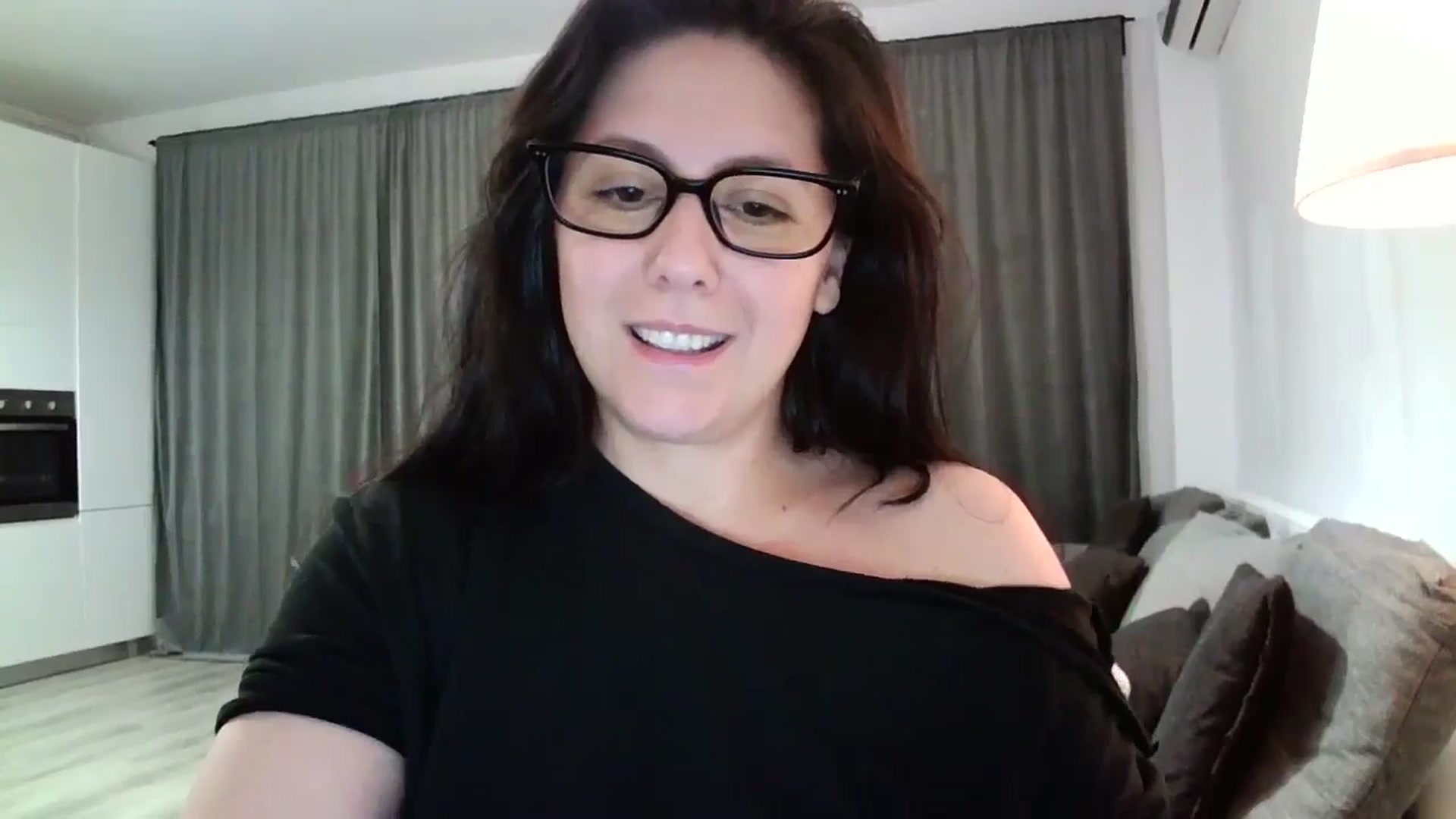 Gallery image thumbnail from SILKYWOMAN's myfreecams stream on, 10/15/2024, 17:12 image 5 of 20