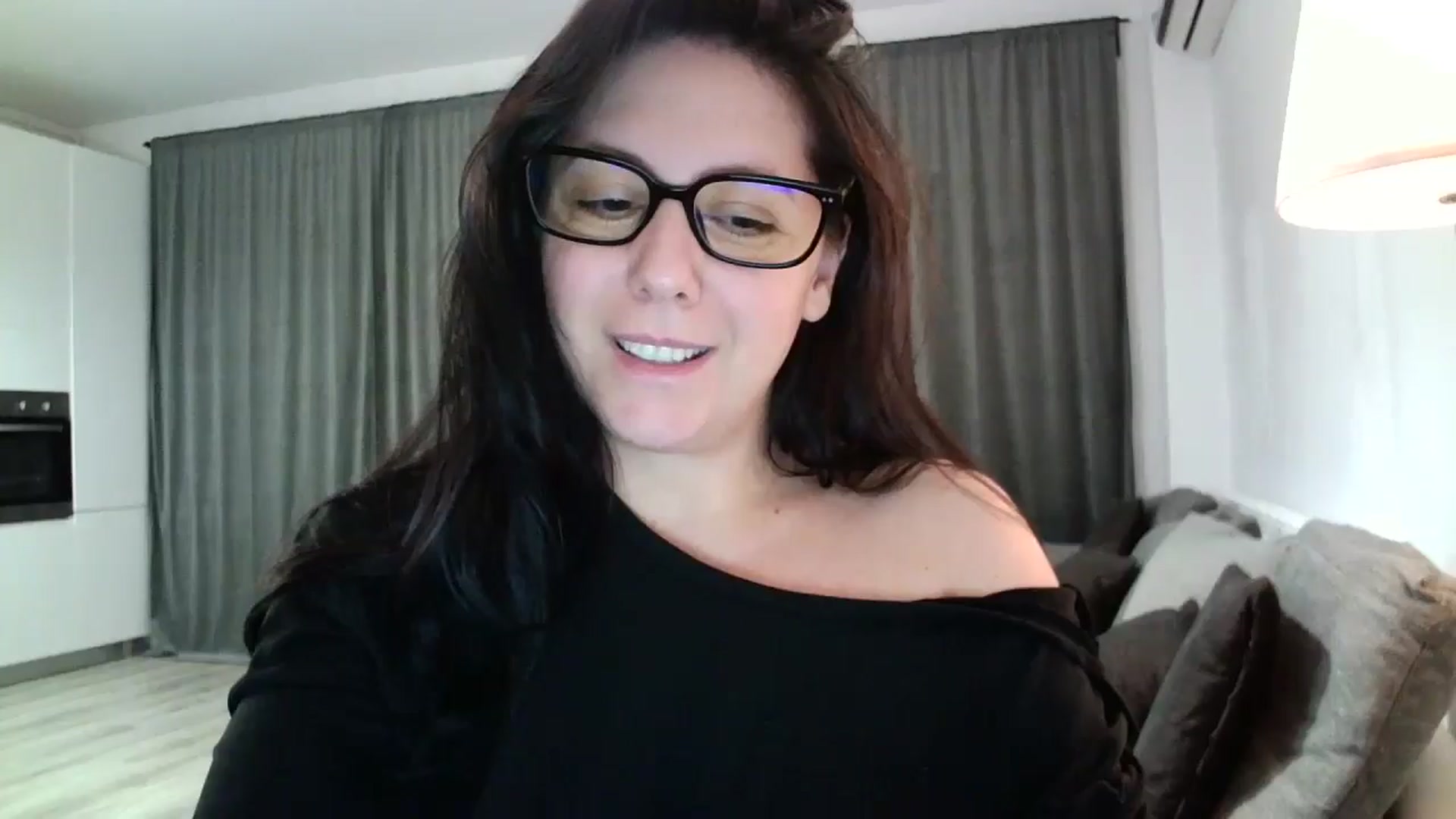Gallery image thumbnail from SILKYWOMAN's myfreecams stream on, 10/15/2024, 17:12 image 1 of 20