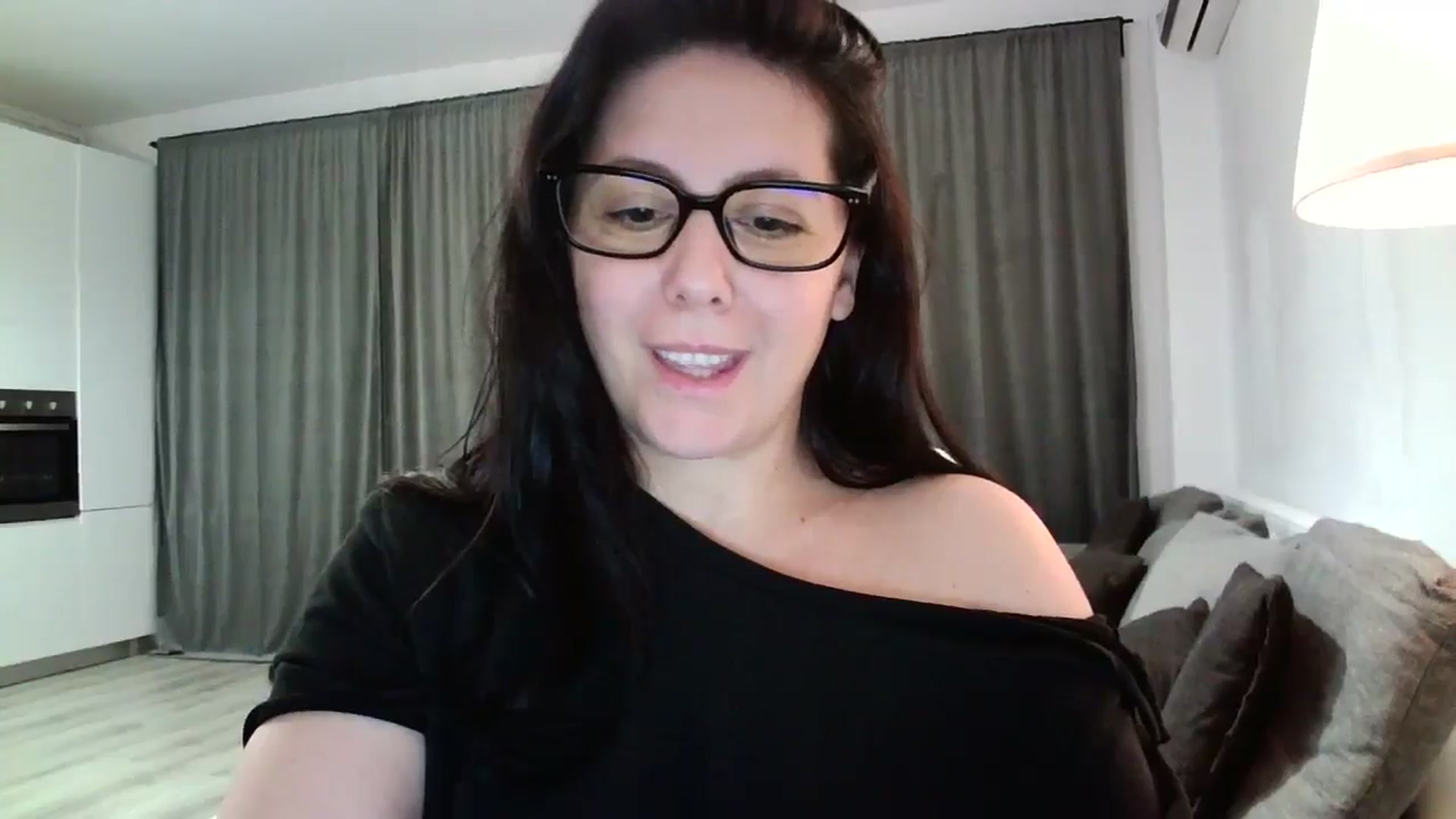 Gallery image thumbnail from SILKYWOMAN's myfreecams stream on, 10/15/2024, 17:12 image 16 of 20