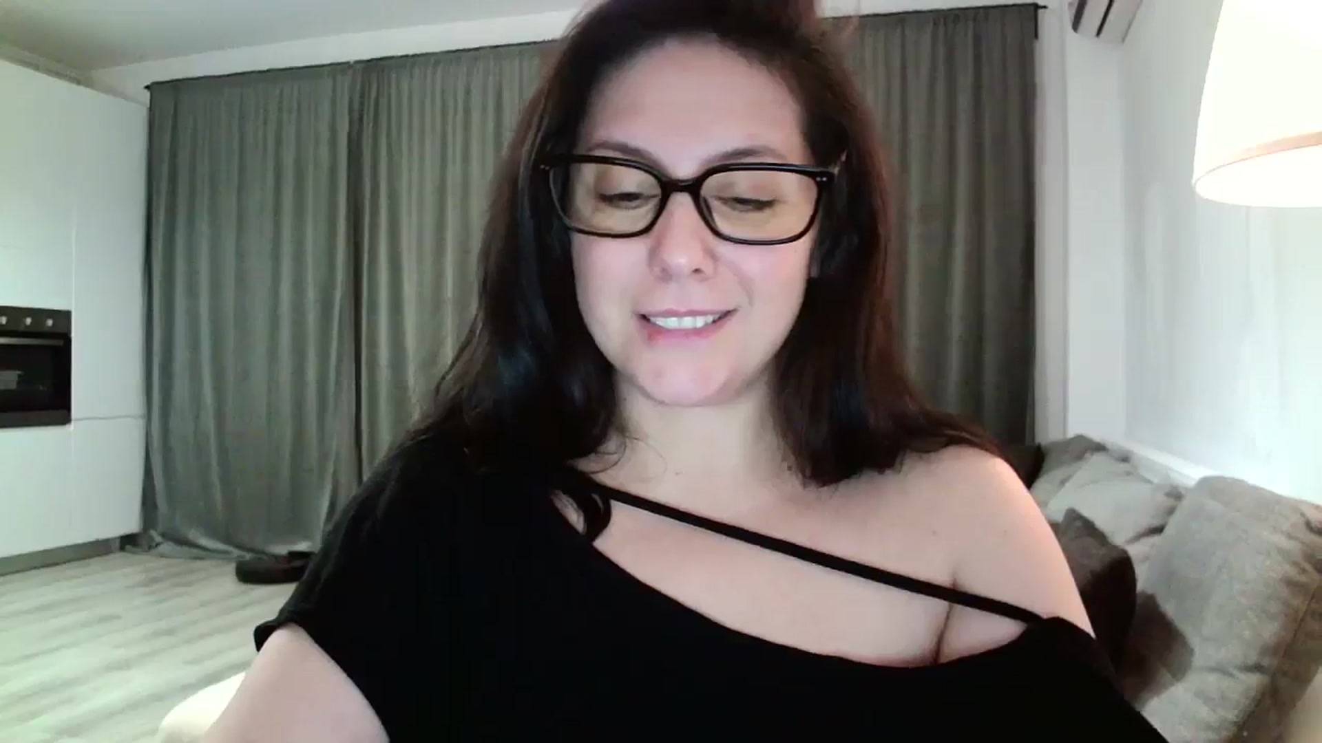 Gallery image thumbnail from SILKYWOMAN's myfreecams stream on, 10/18/2024, 21:11 image 4 of 20
