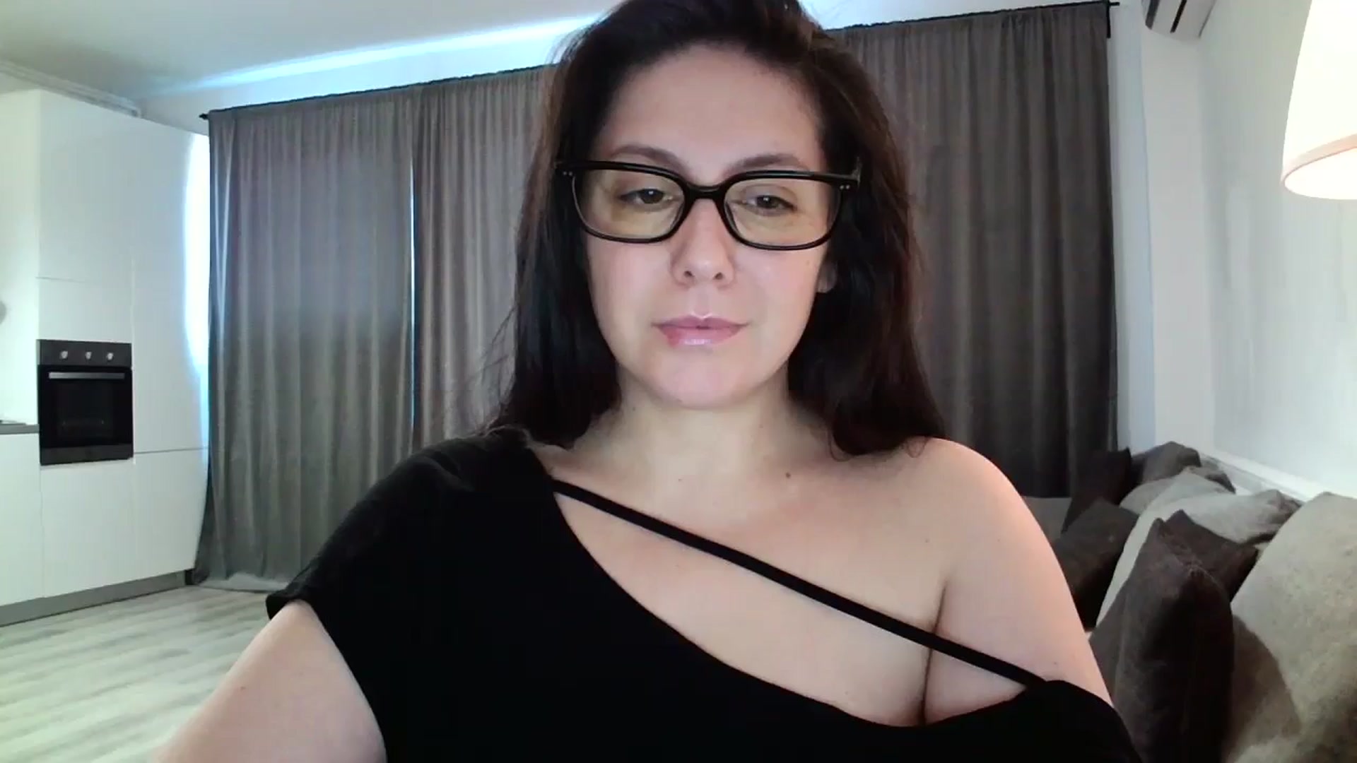 Gallery image thumbnail from SILKYWOMAN's myfreecams stream on, 10/20/2024, 14:26 image 6 of 20
