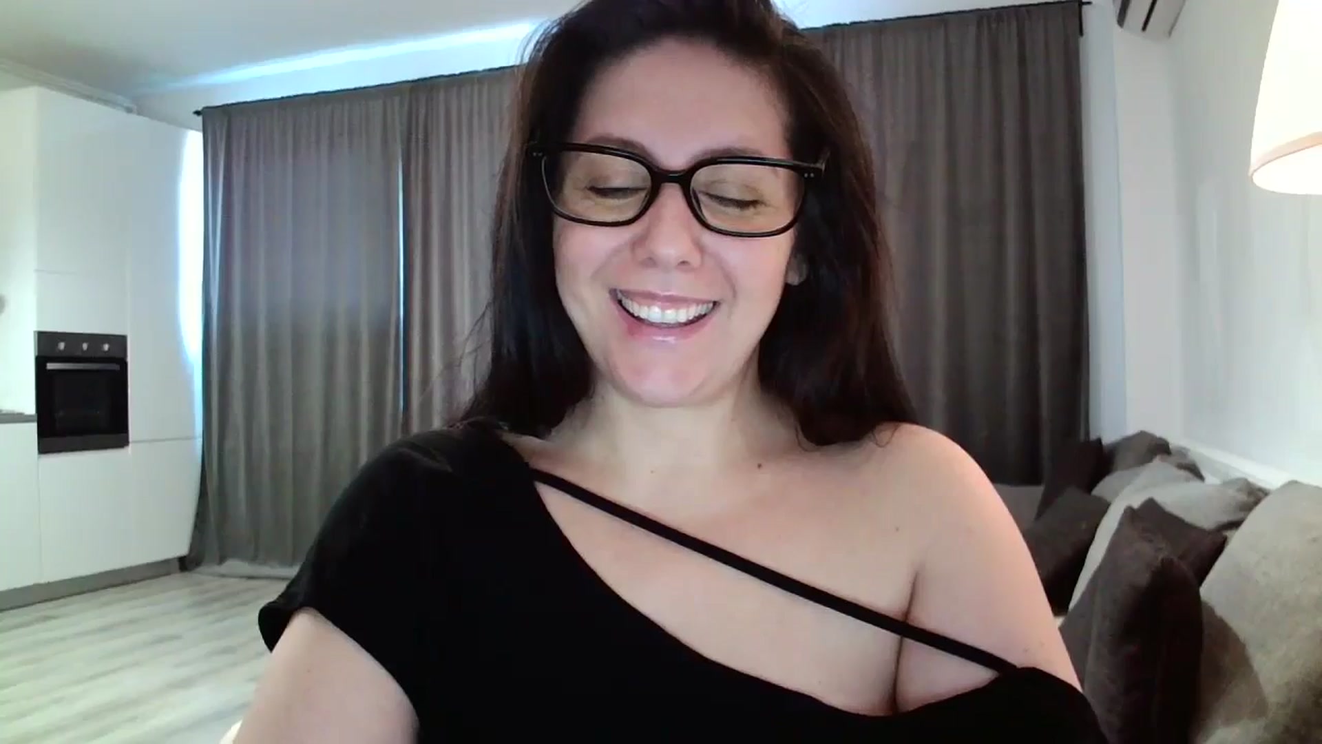Gallery image thumbnail from SILKYWOMAN's myfreecams stream on, 10/20/2024, 14:26 image 5 of 20