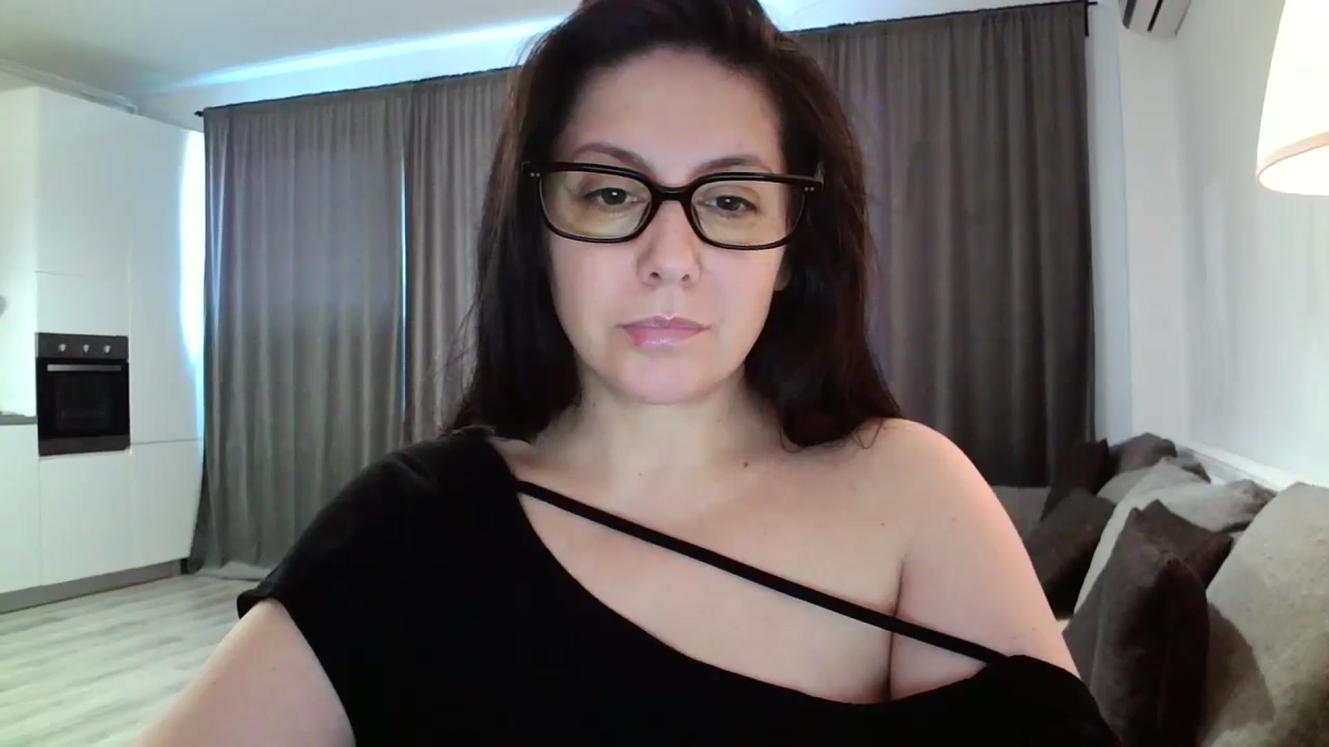 Gallery image thumbnail from SILKYWOMAN's myfreecams stream on, 10/20/2024, 14:26 image 4 of 20