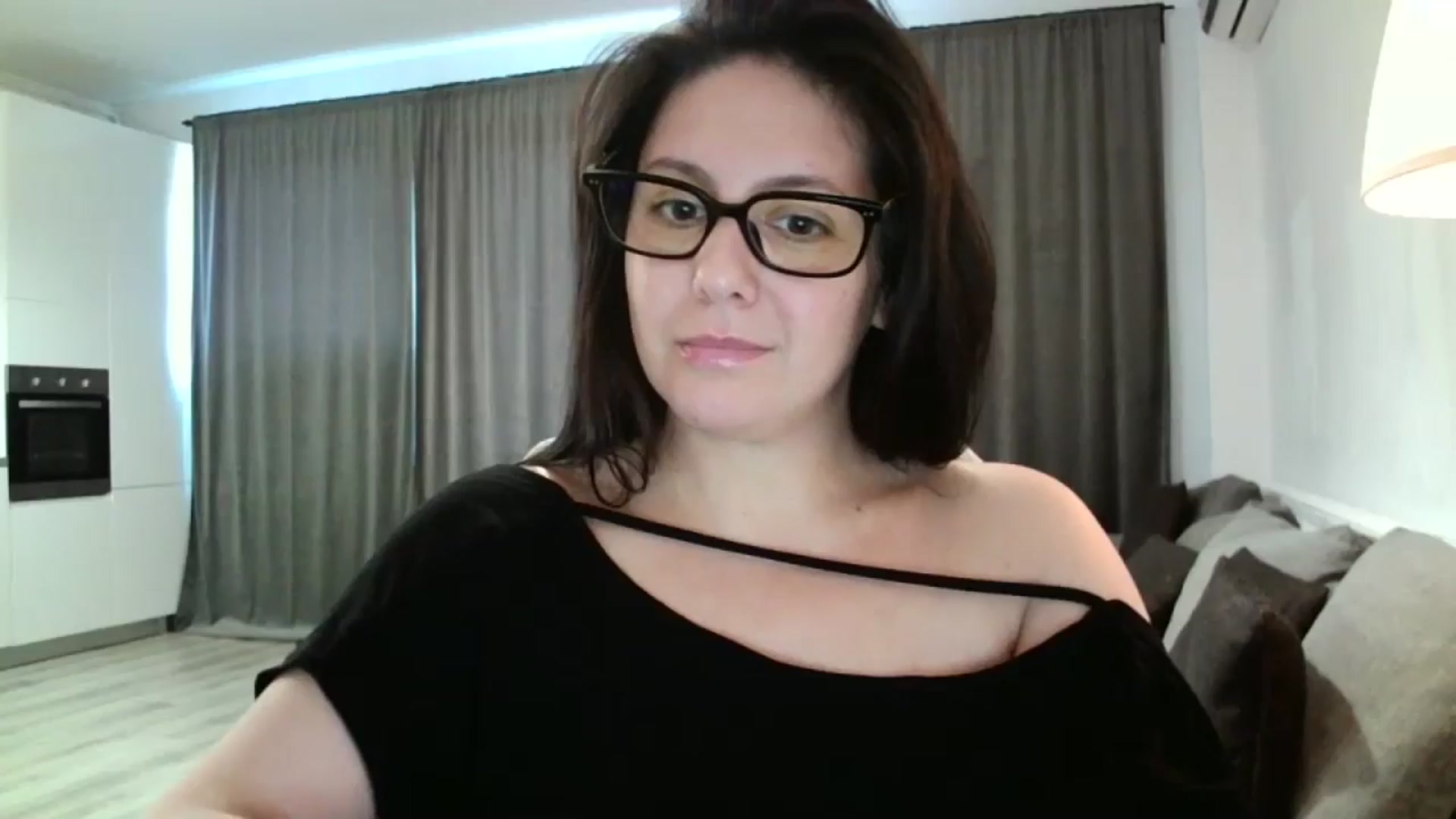 Gallery image thumbnail from SILKYWOMAN's myfreecams stream on, 10/20/2024, 15:21 image 1 of 20