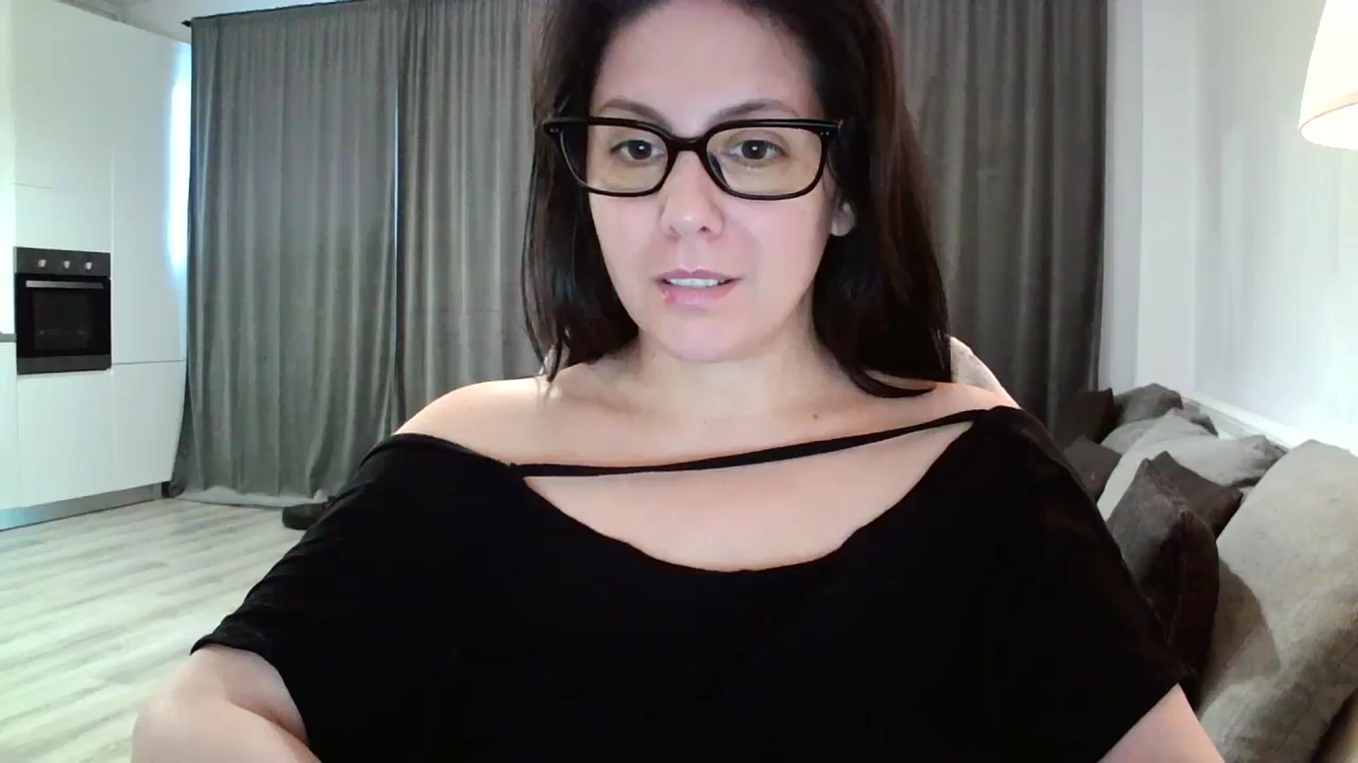 Gallery image thumbnail from SILKYWOMAN's myfreecams stream on, 10/20/2024, 15:21 image 15 of 20