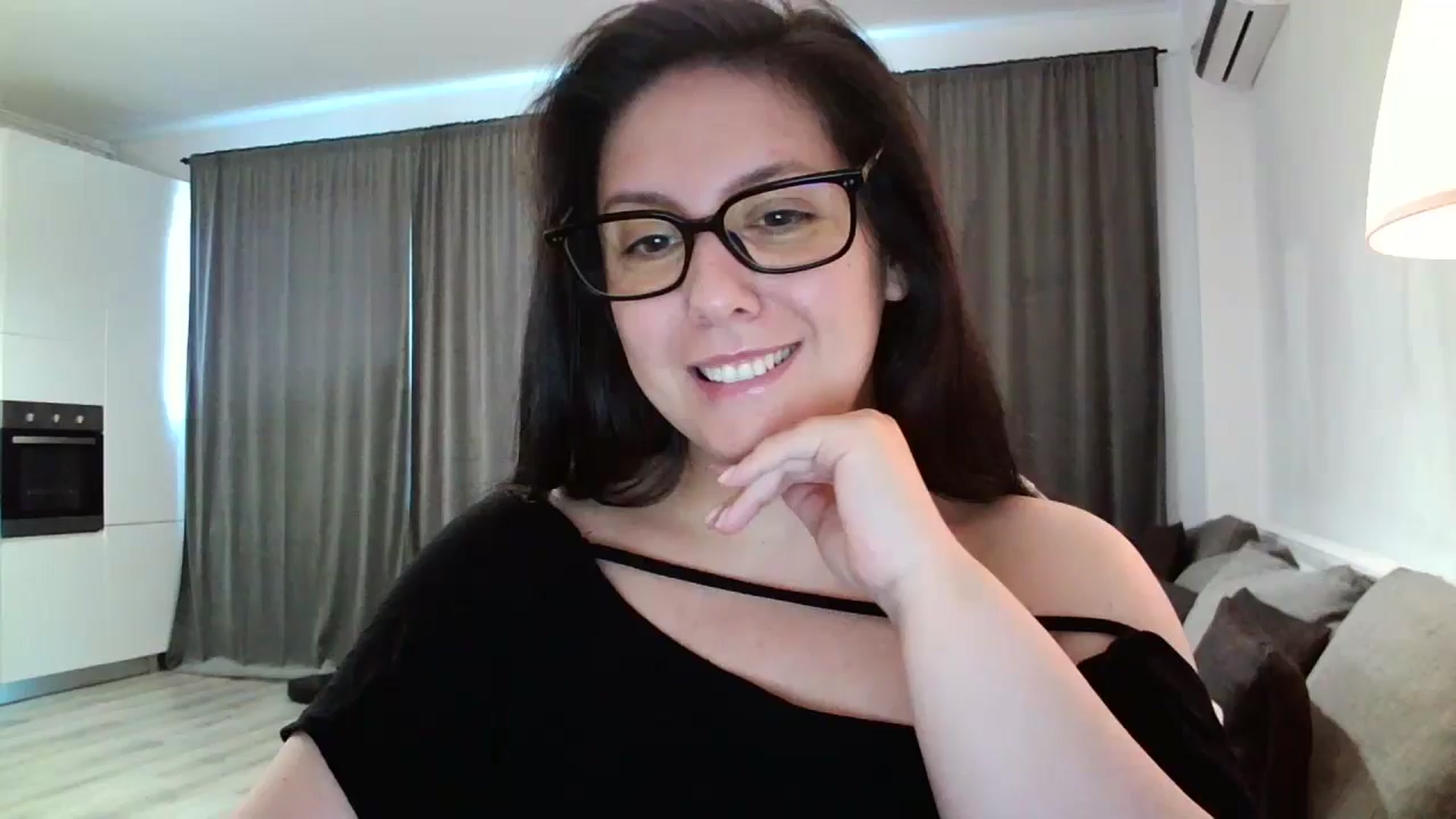 Gallery image thumbnail from SILKYWOMAN's myfreecams stream on, 10/20/2024, 15:21 image 7 of 20