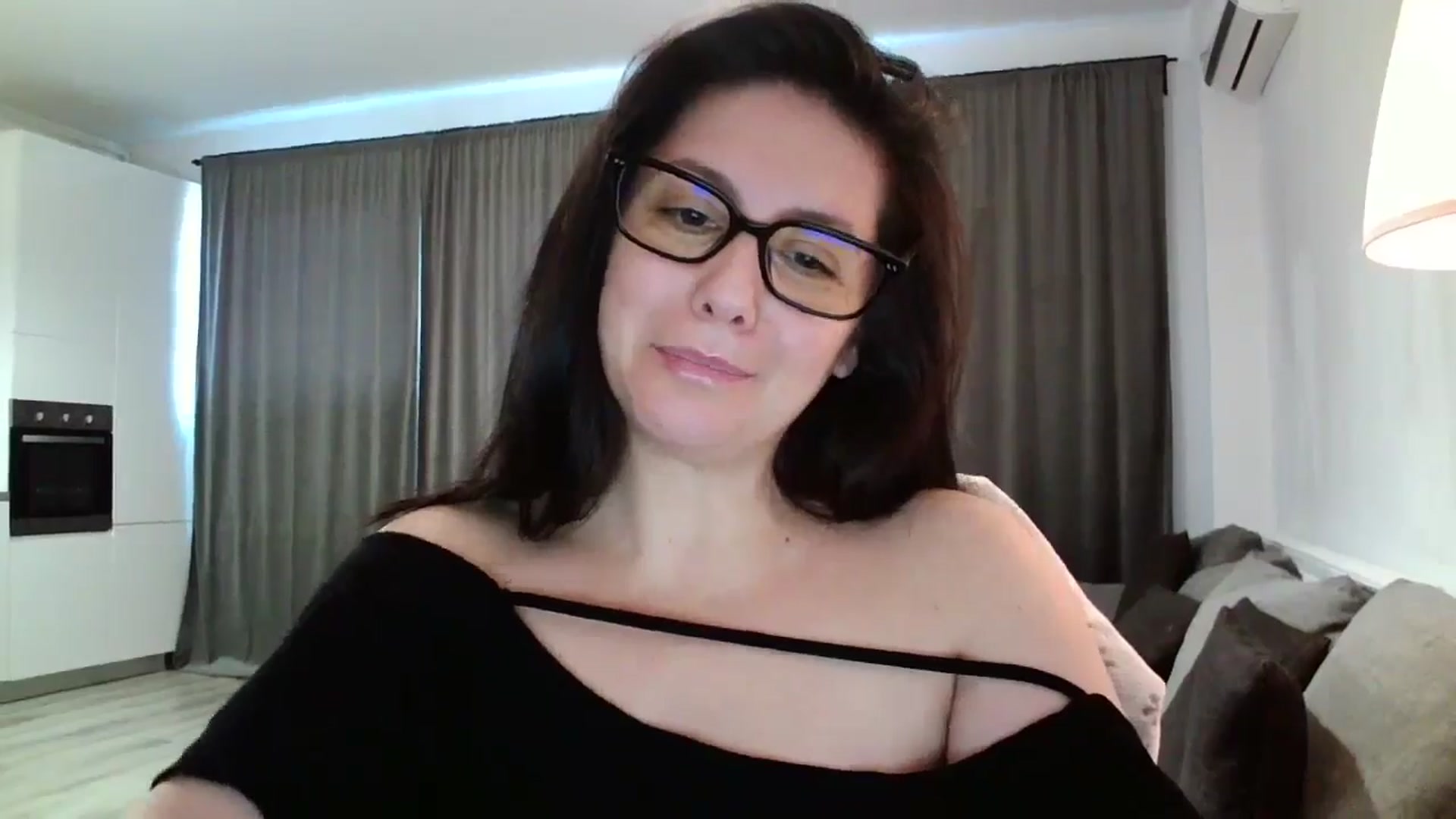 Gallery image thumbnail from SILKYWOMAN's myfreecams stream on, 10/20/2024, 15:21 image 5 of 20