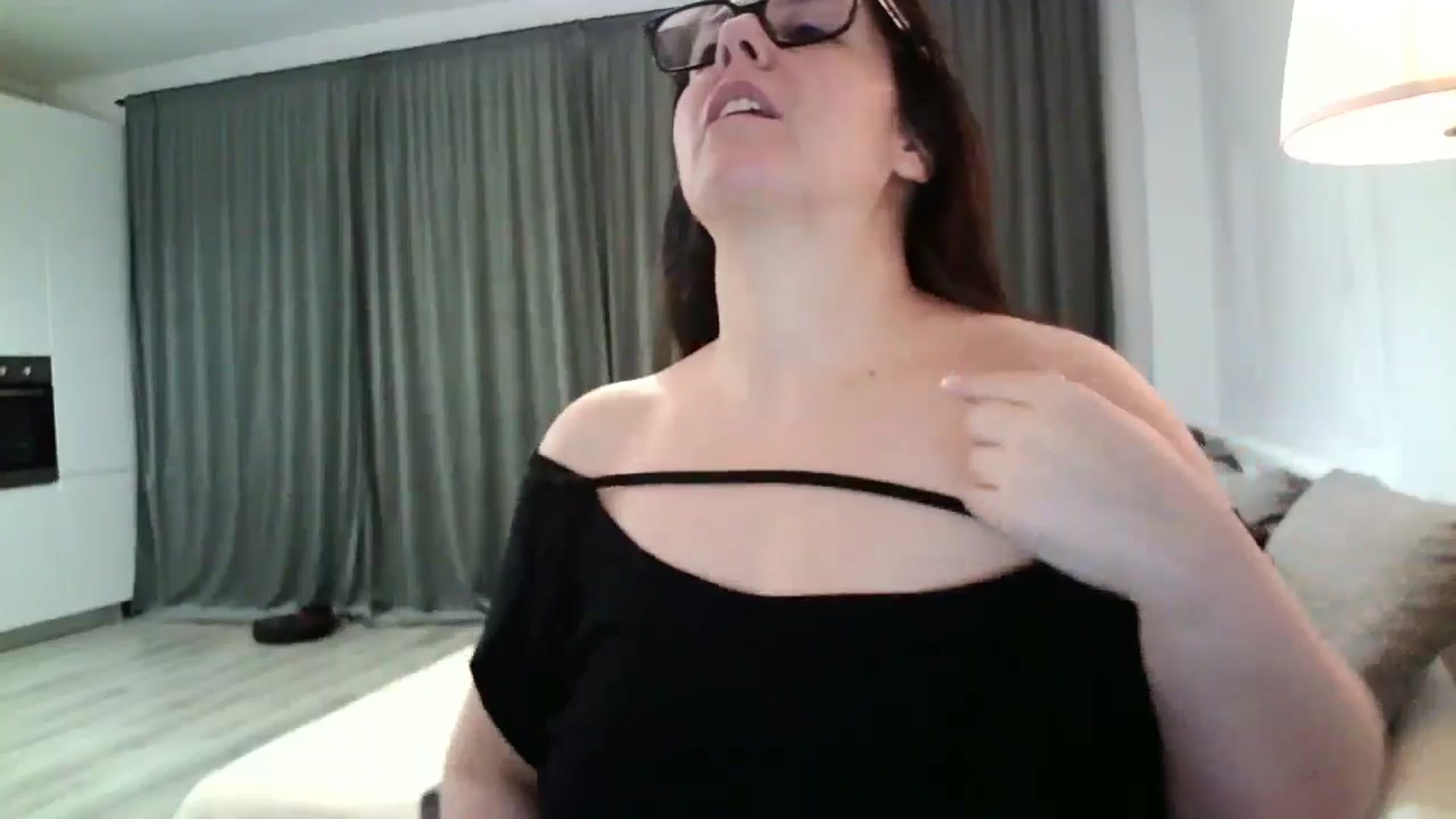 Gallery image thumbnail from SILKYWOMAN's myfreecams stream on, 10/20/2024, 18:07 image 7 of 20
