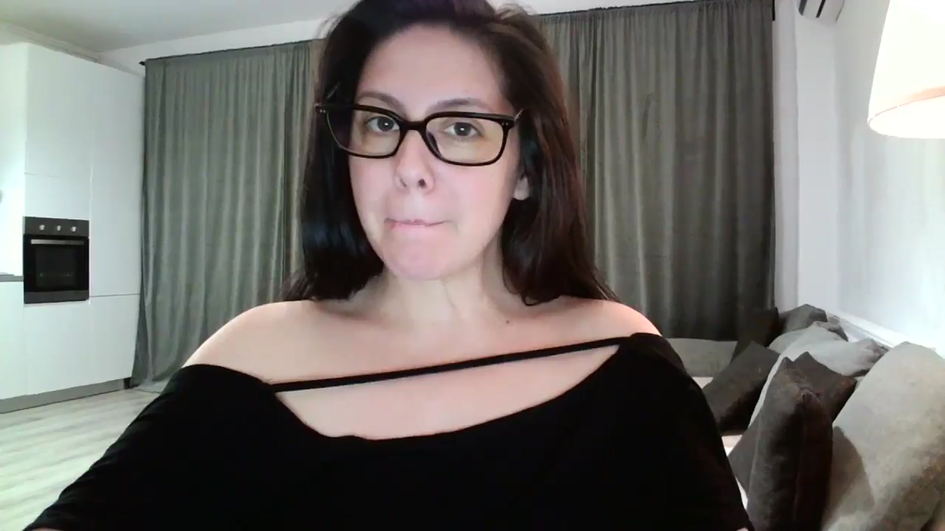 Gallery image thumbnail from SILKYWOMAN's myfreecams stream on, 10/20/2024, 18:07 image 15 of 20