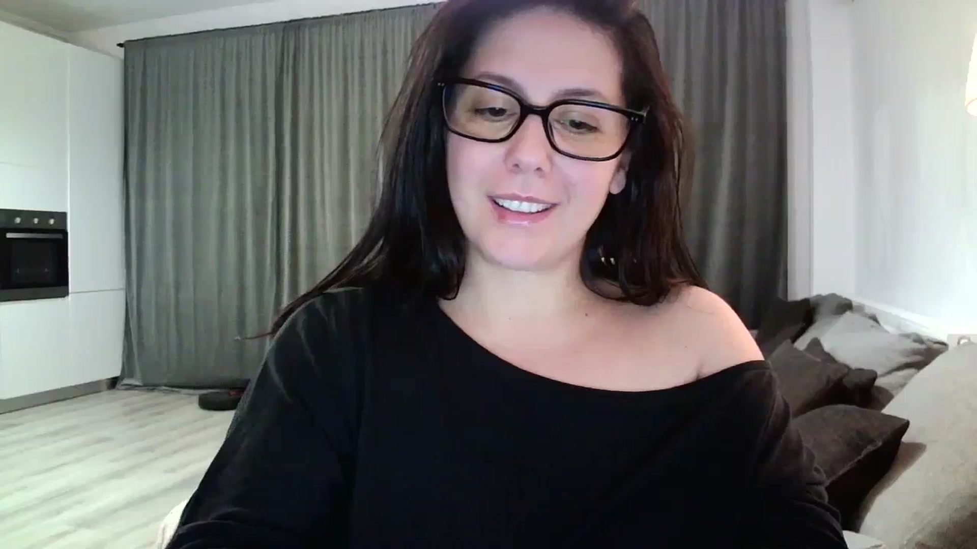 Gallery image thumbnail from SILKYWOMAN's myfreecams stream on, 10/22/2024, 18:37 image 10 of 20