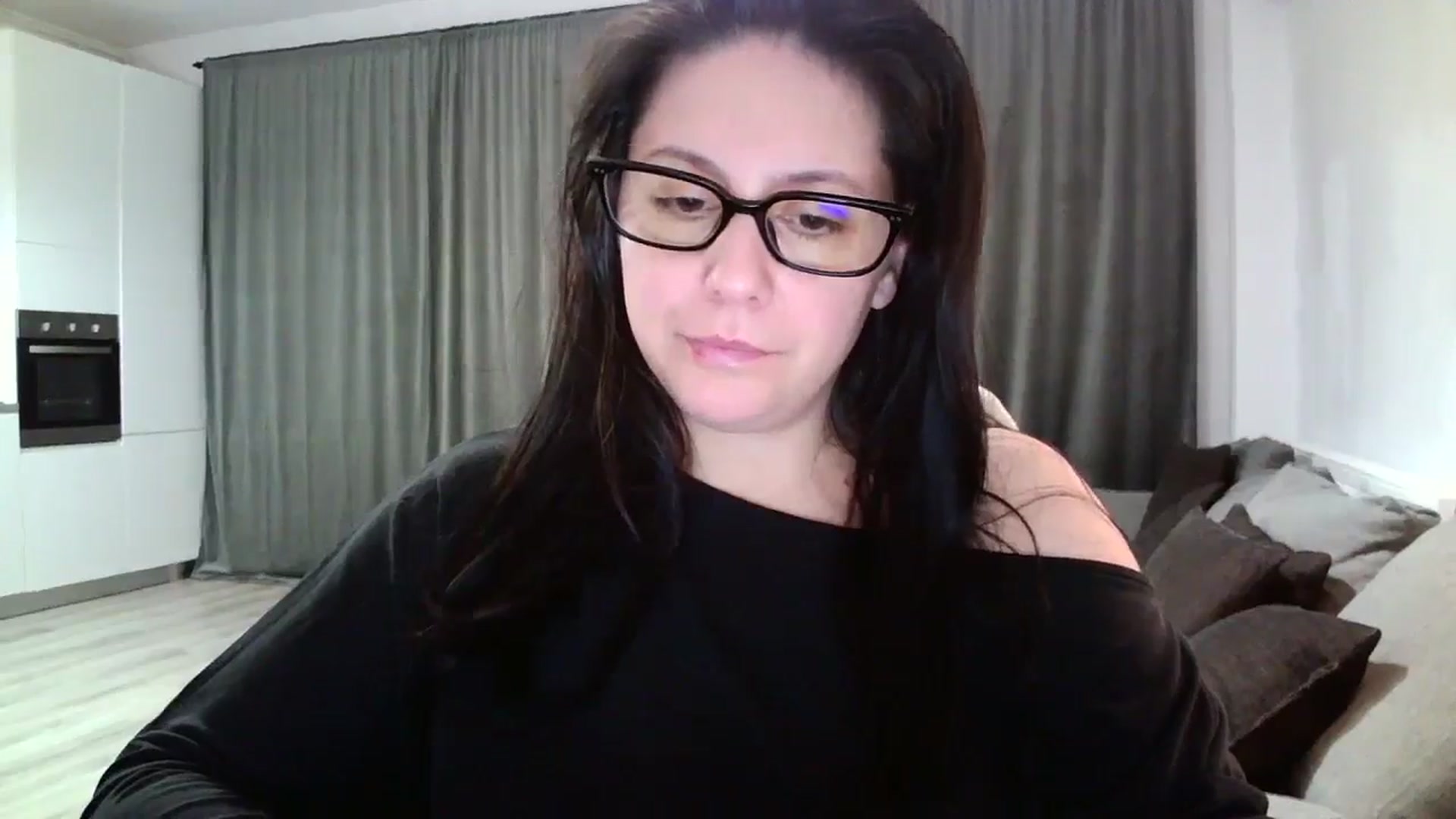 Gallery image thumbnail from SILKYWOMAN's myfreecams stream on, 10/22/2024, 18:37 image 17 of 20