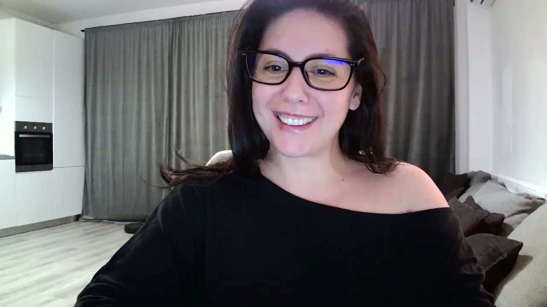 Gallery image thumbnail from SILKYWOMAN's myfreecams stream on, 10/22/2024, 18:37 image 3 of 20
