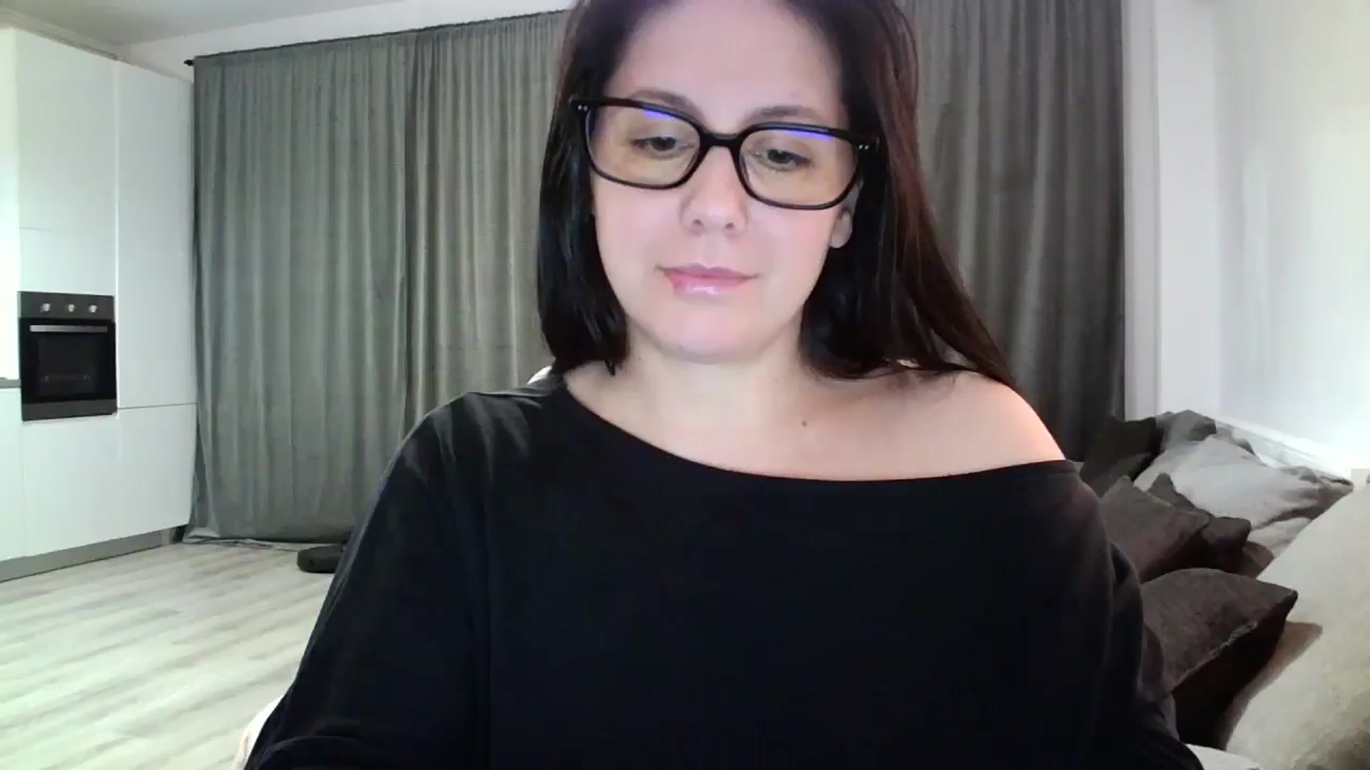 Gallery image thumbnail from SILKYWOMAN's myfreecams stream on, 10/22/2024, 18:37 image 14 of 20