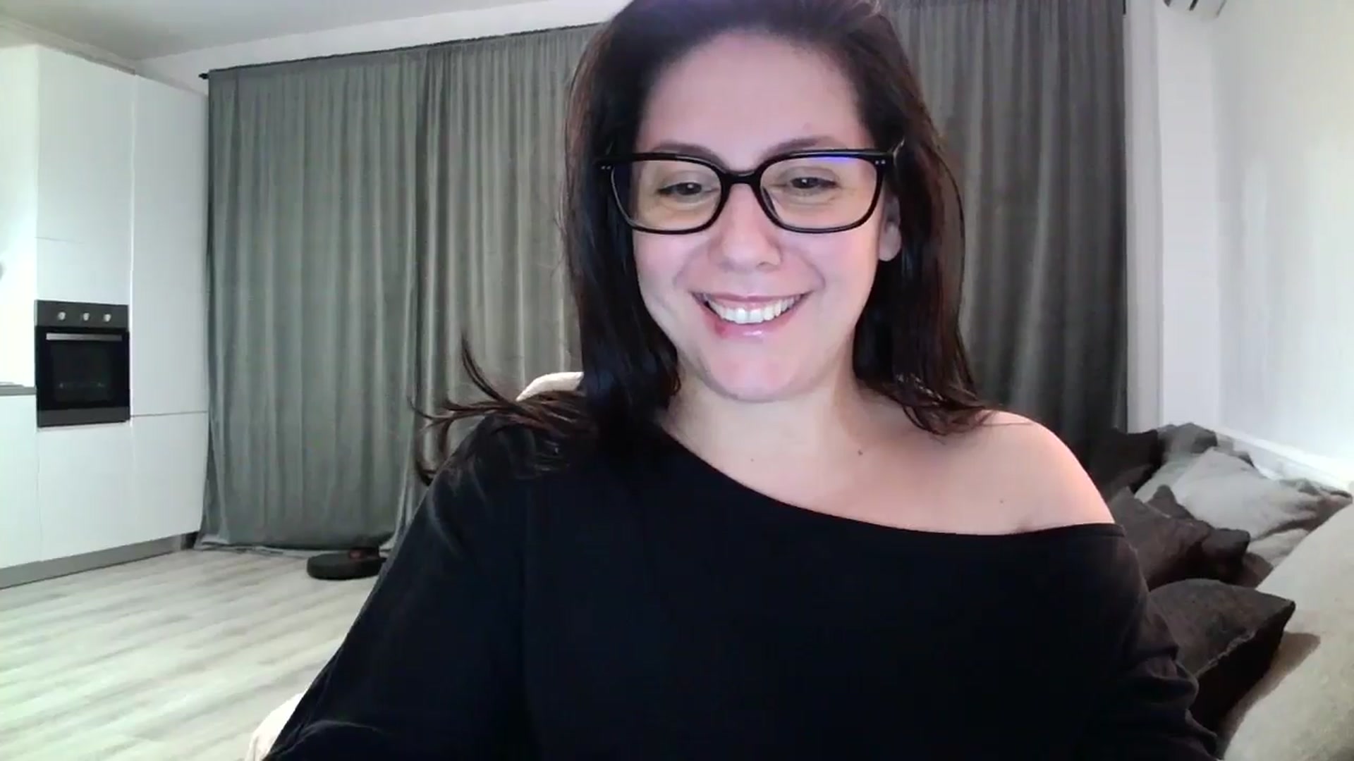 Gallery image thumbnail from SILKYWOMAN's myfreecams stream on, 10/22/2024, 18:37 image 4 of 20