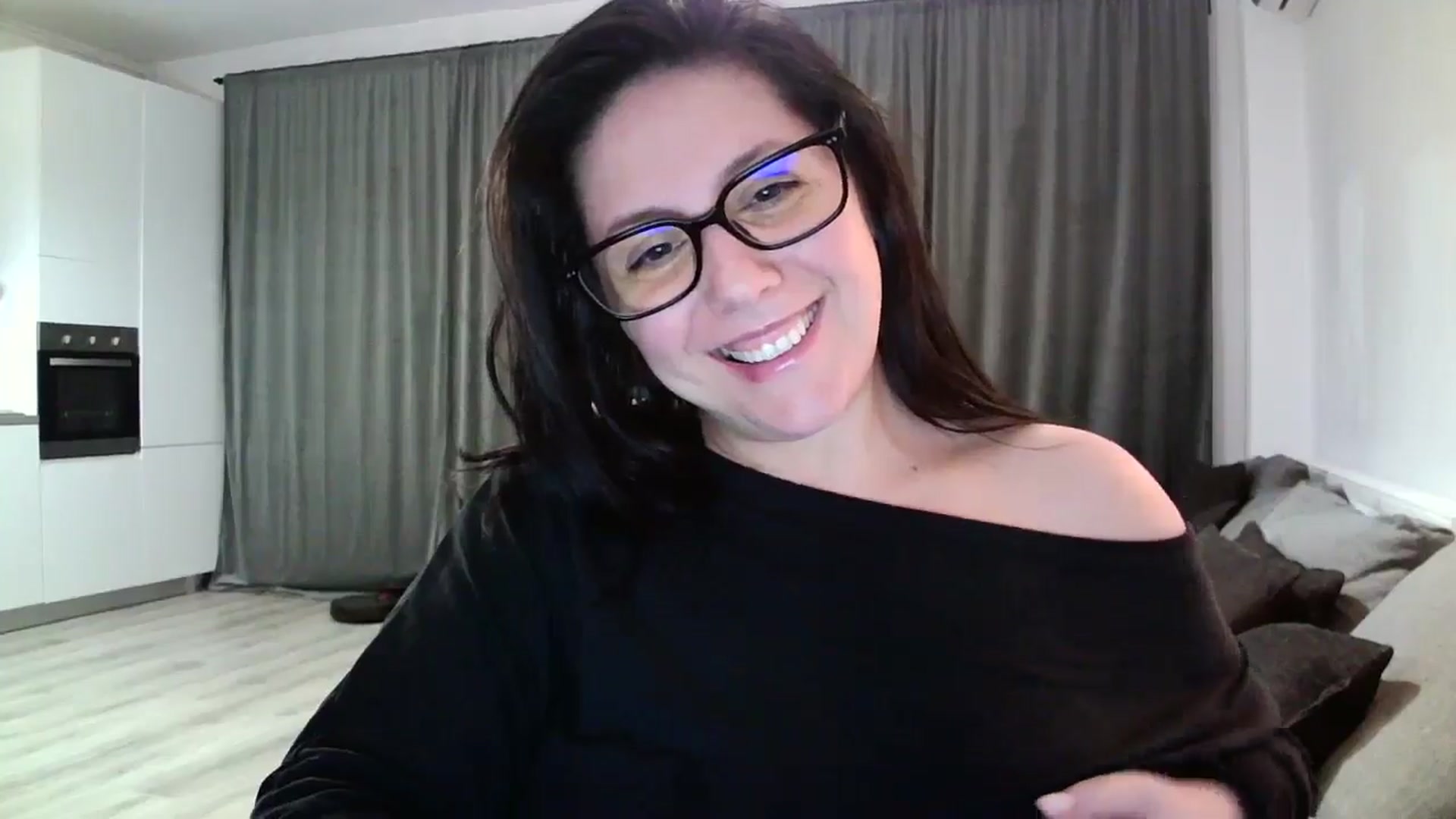Gallery image thumbnail from SILKYWOMAN's myfreecams stream on, 10/22/2024, 18:37 image 5 of 20