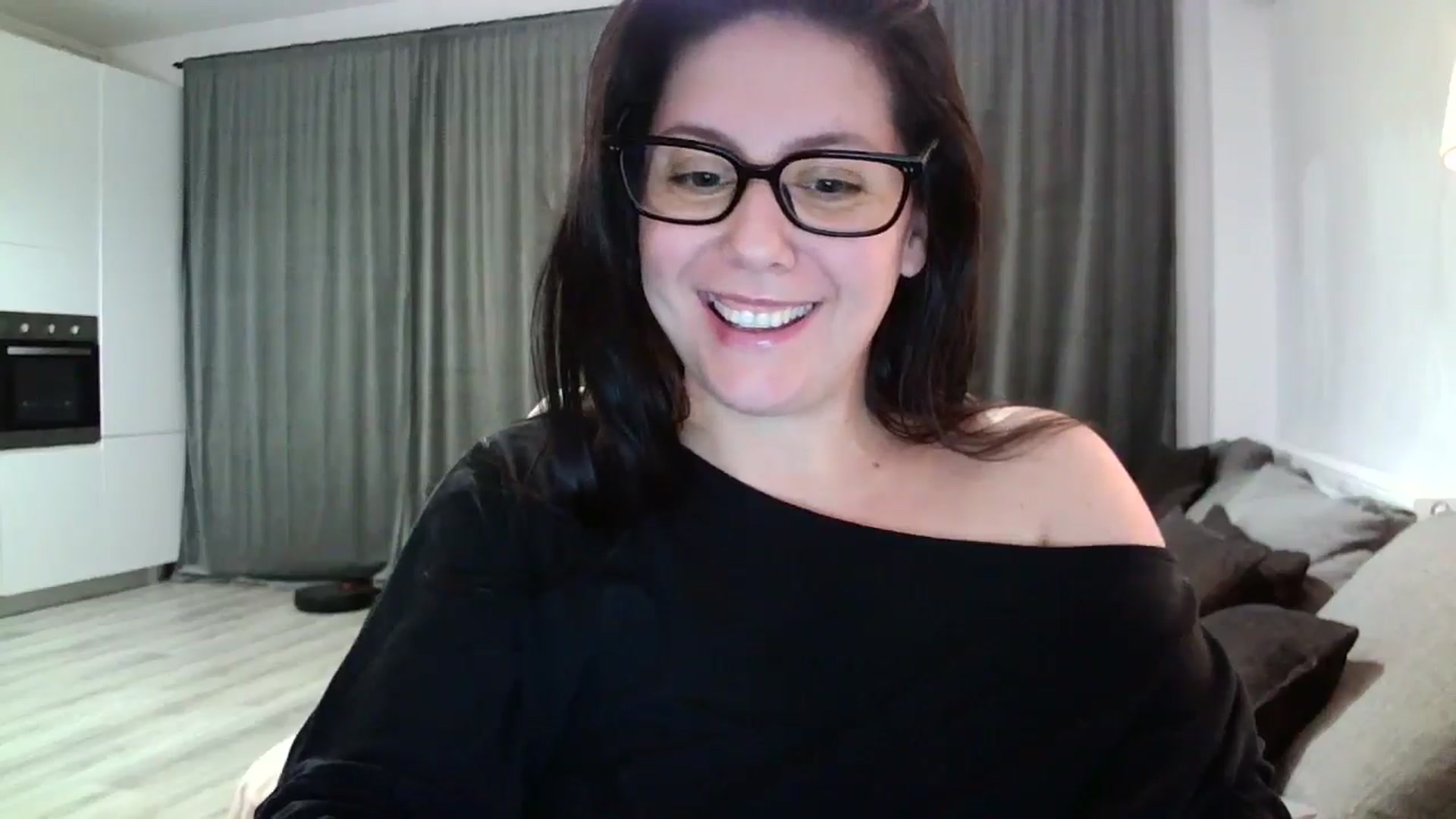 Gallery image thumbnail from SILKYWOMAN's myfreecams stream on, 10/22/2024, 18:37 image 6 of 20