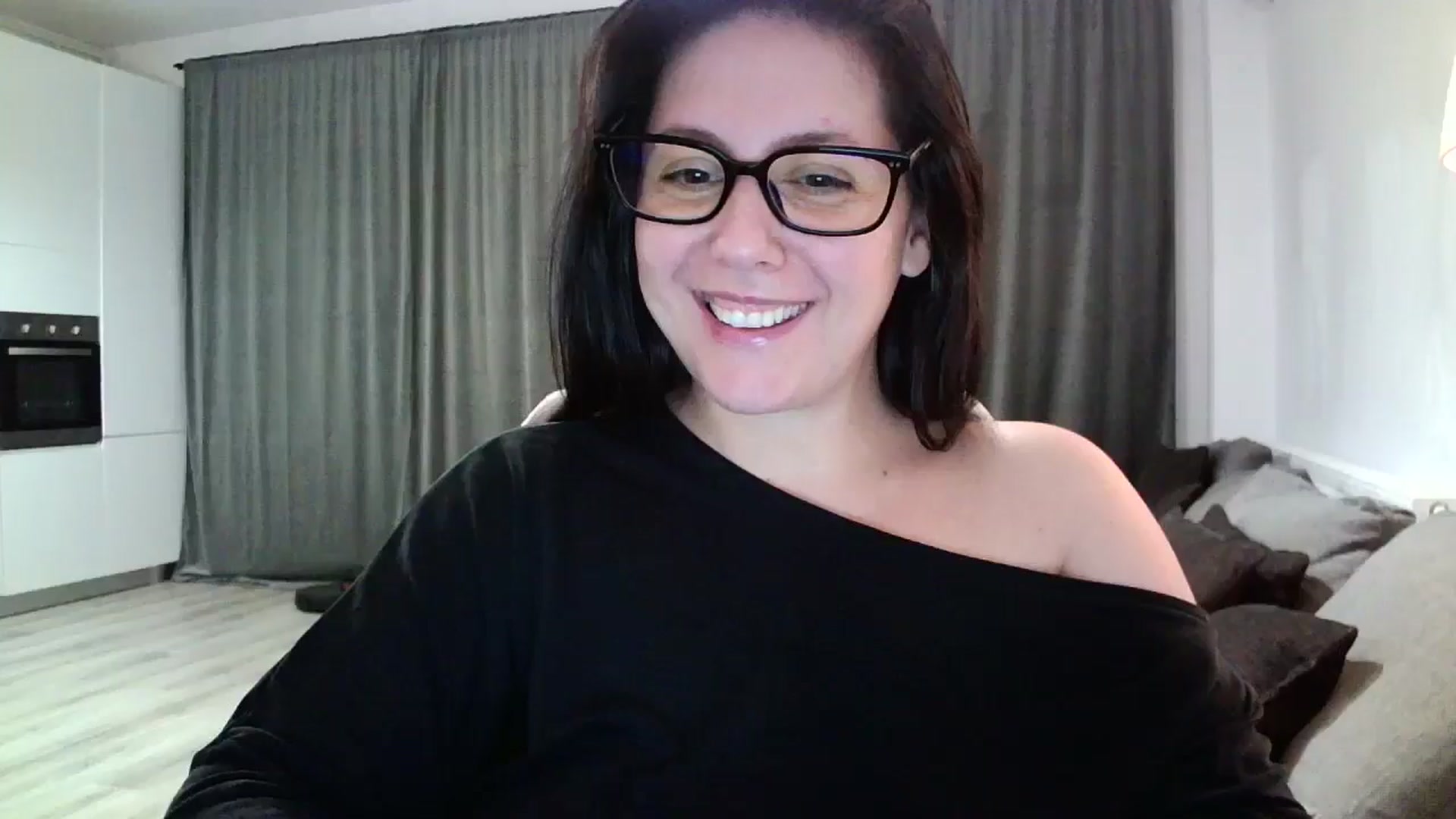 Gallery image thumbnail from SILKYWOMAN's myfreecams stream on, 10/22/2024, 18:37 image 7 of 20