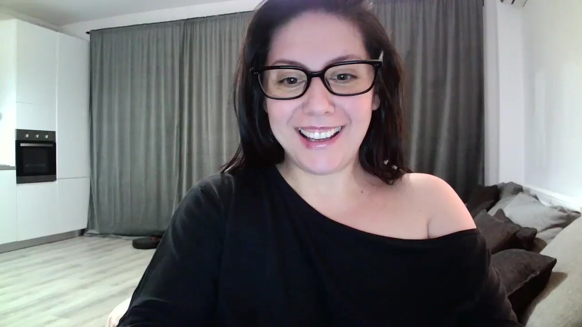 Gallery image thumbnail from SILKYWOMAN's myfreecams stream on, 10/22/2024, 18:37 image 1 of 20