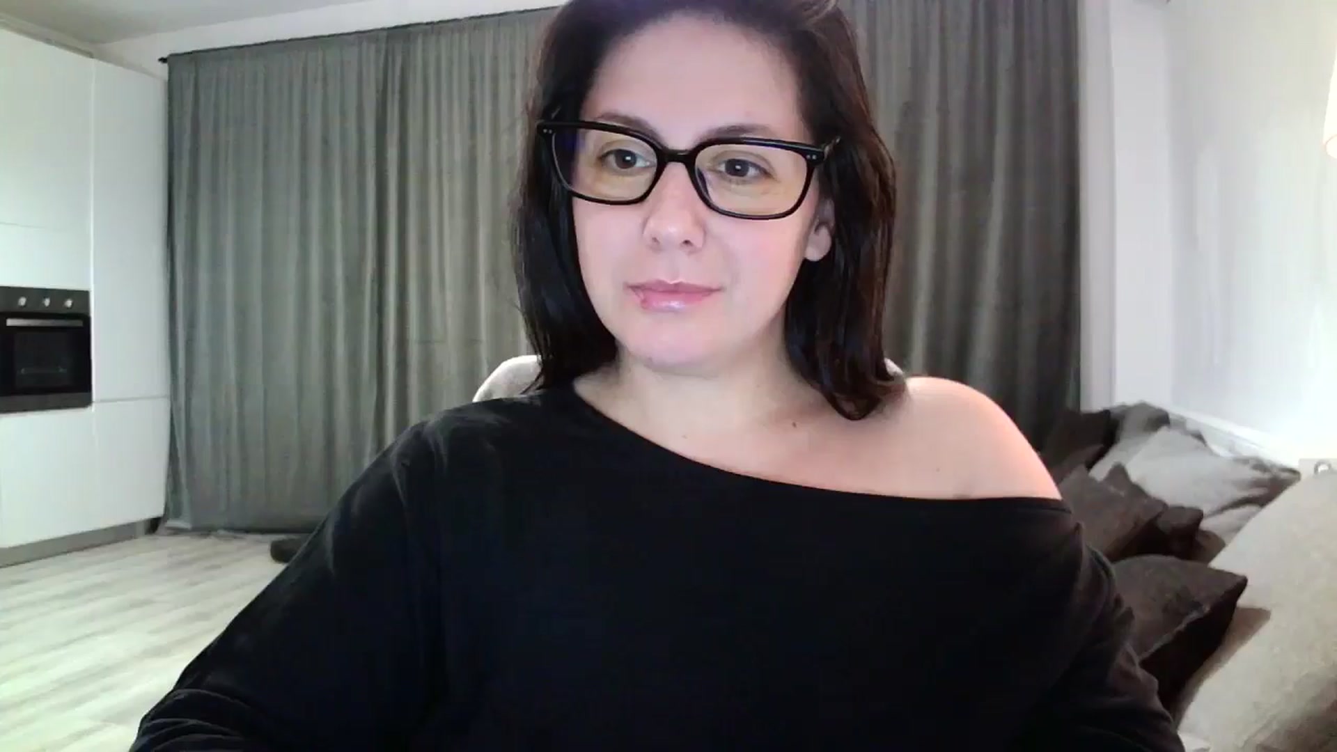 Gallery image thumbnail from SILKYWOMAN's myfreecams stream on, 10/22/2024, 18:37 image 8 of 20