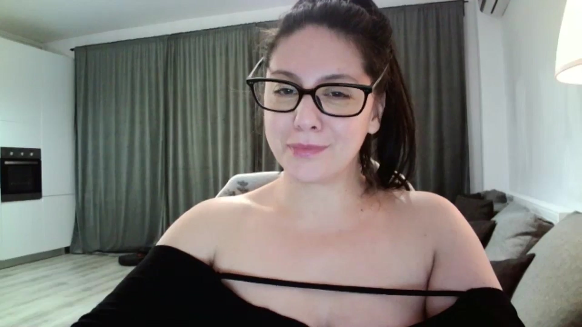 Gallery image thumbnail from SILKYWOMAN's myfreecams stream on, 10/23/2024, 17:45 image 18 of 20