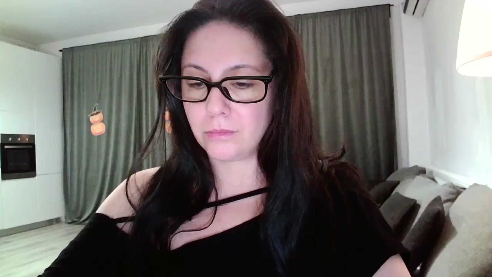 Gallery image thumbnail from SILKYWOMAN's myfreecams stream on, 10/31/2024, 17:48 image 13 of 20