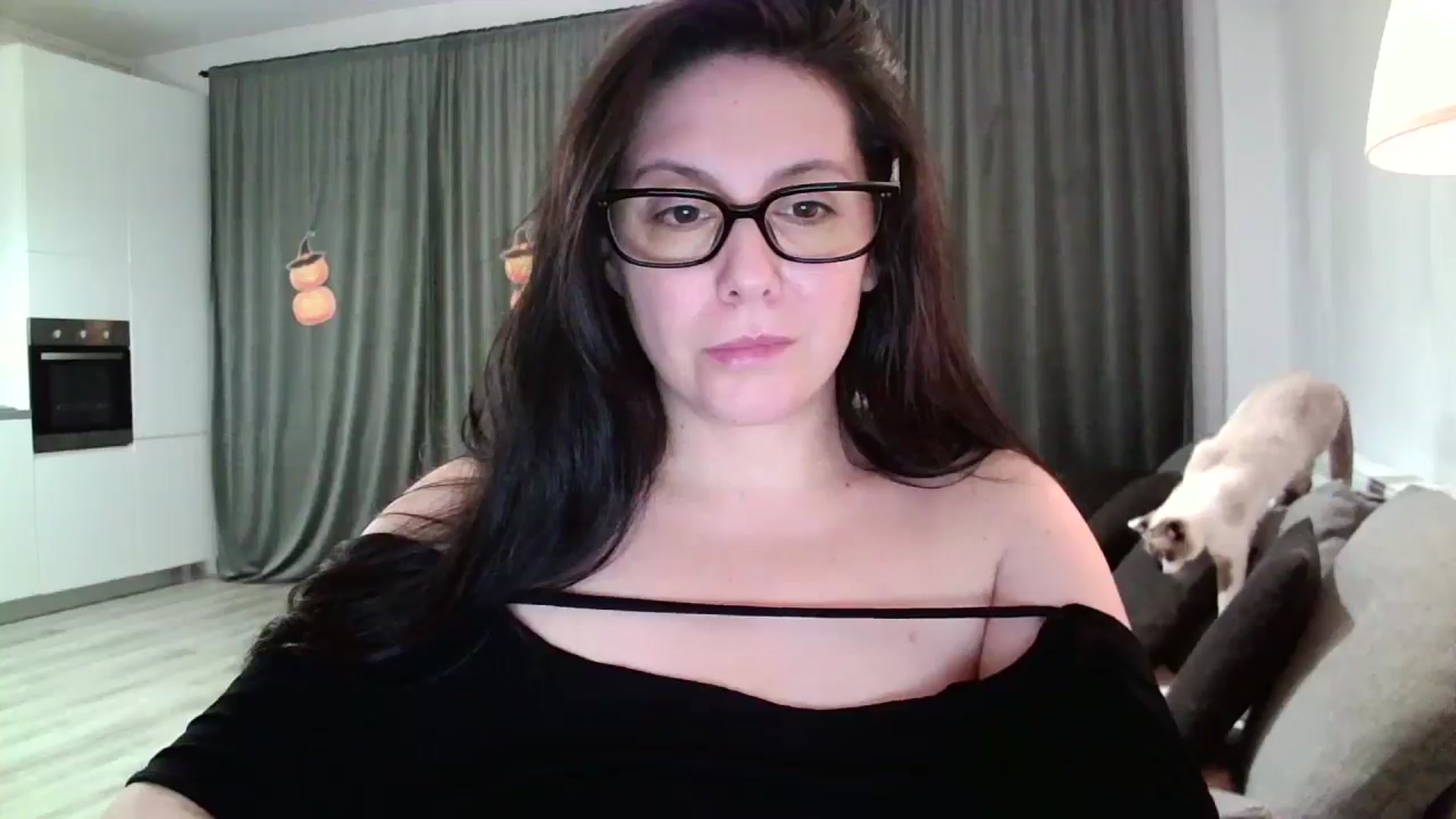 Gallery image thumbnail from SILKYWOMAN's myfreecams stream on, 10/31/2024, 17:48 image 17 of 20