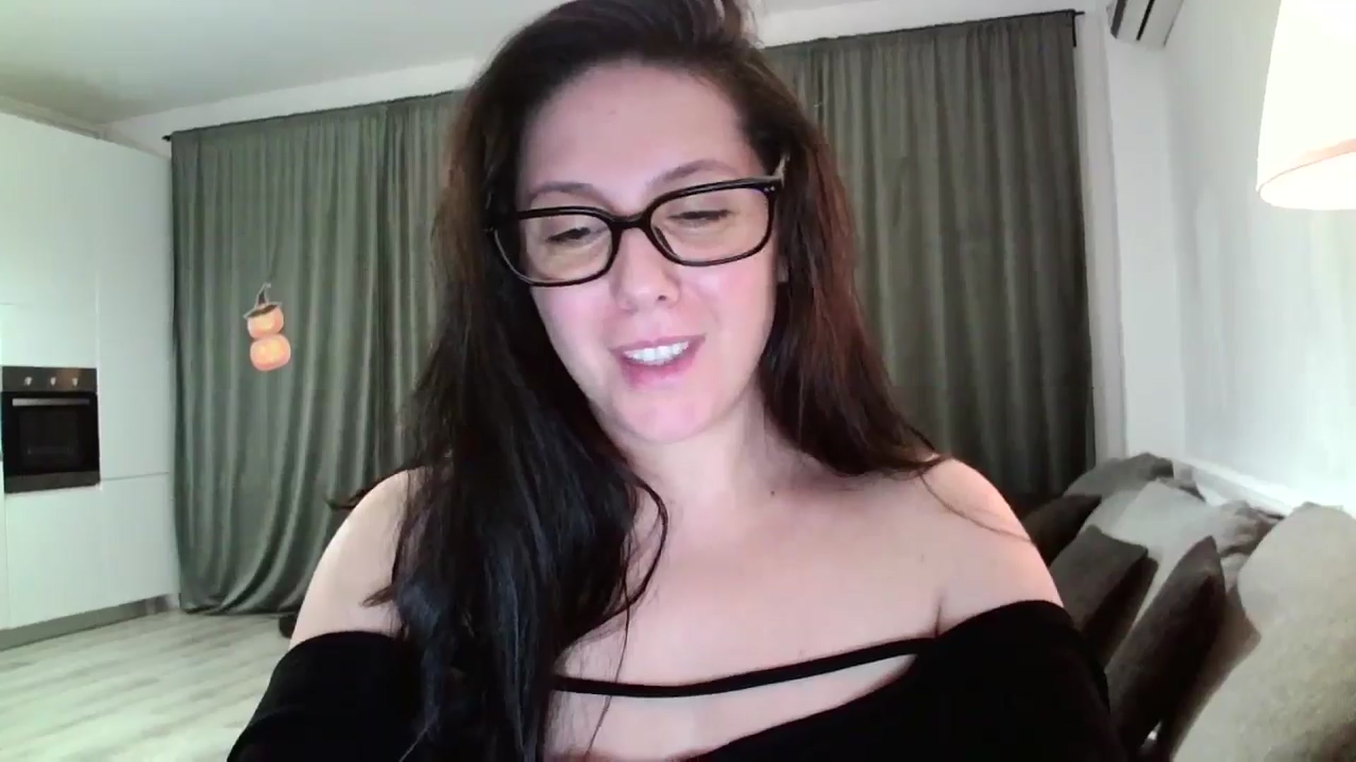 Gallery image thumbnail from SILKYWOMAN's myfreecams stream on, 10/31/2024, 17:48 image 14 of 20