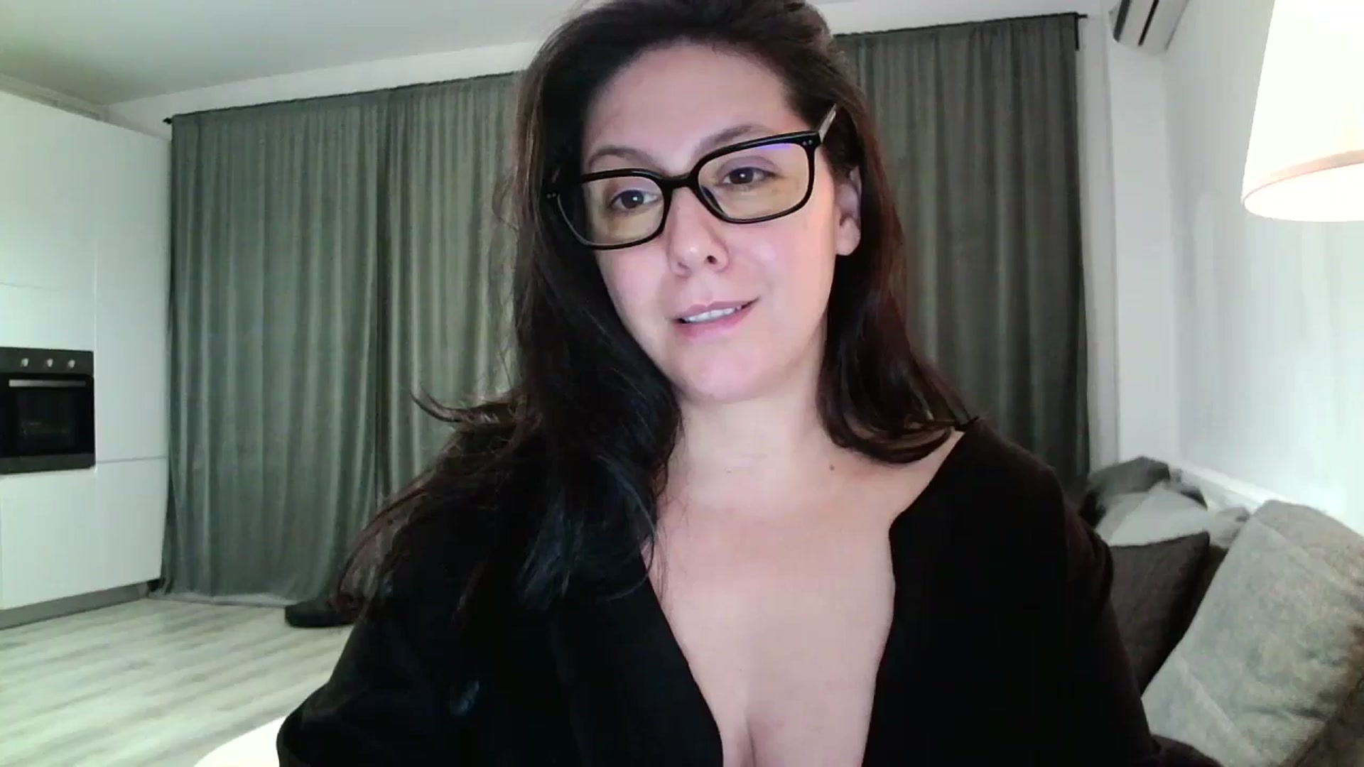Gallery image thumbnail from SILKYWOMAN's myfreecams stream on, 11/10/2024, 18:11 image 7 of 20