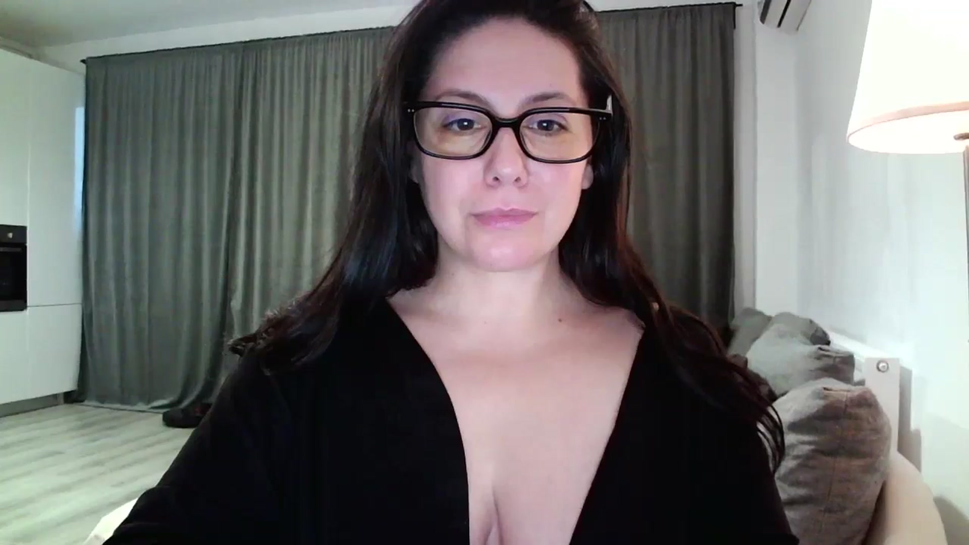 Gallery image thumbnail from SILKYWOMAN's myfreecams stream on, 11/16/2024, 15:12 image 3 of 20