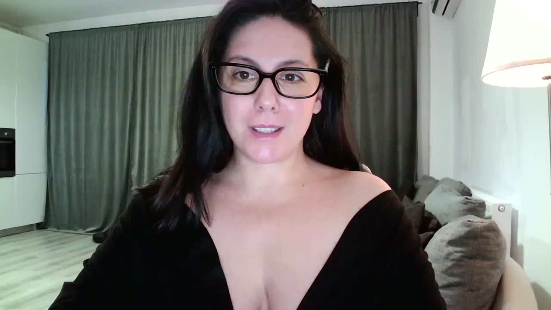Gallery image thumbnail from SILKYWOMAN's myfreecams stream on, 11/16/2024, 15:12 image 17 of 20