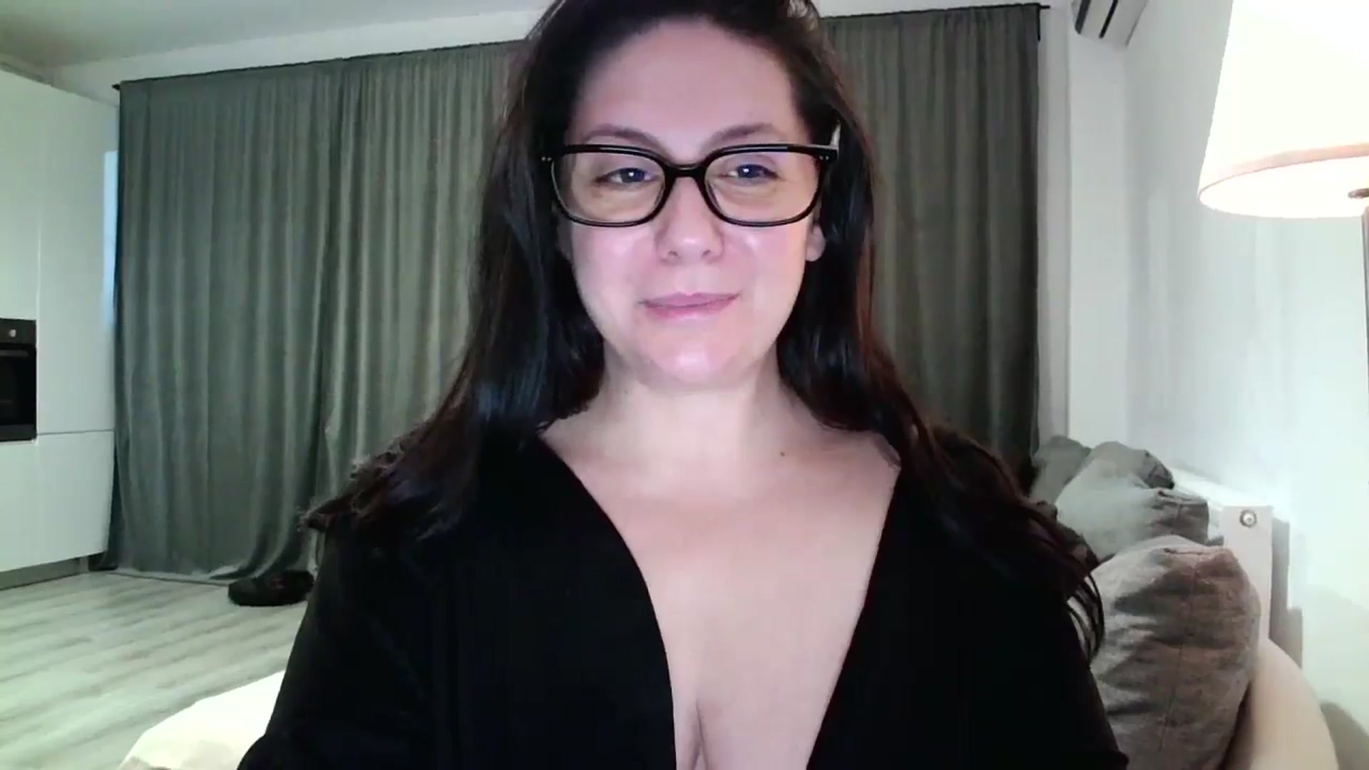 Gallery image thumbnail from SILKYWOMAN's myfreecams stream on, 11/16/2024, 15:12 image 4 of 20