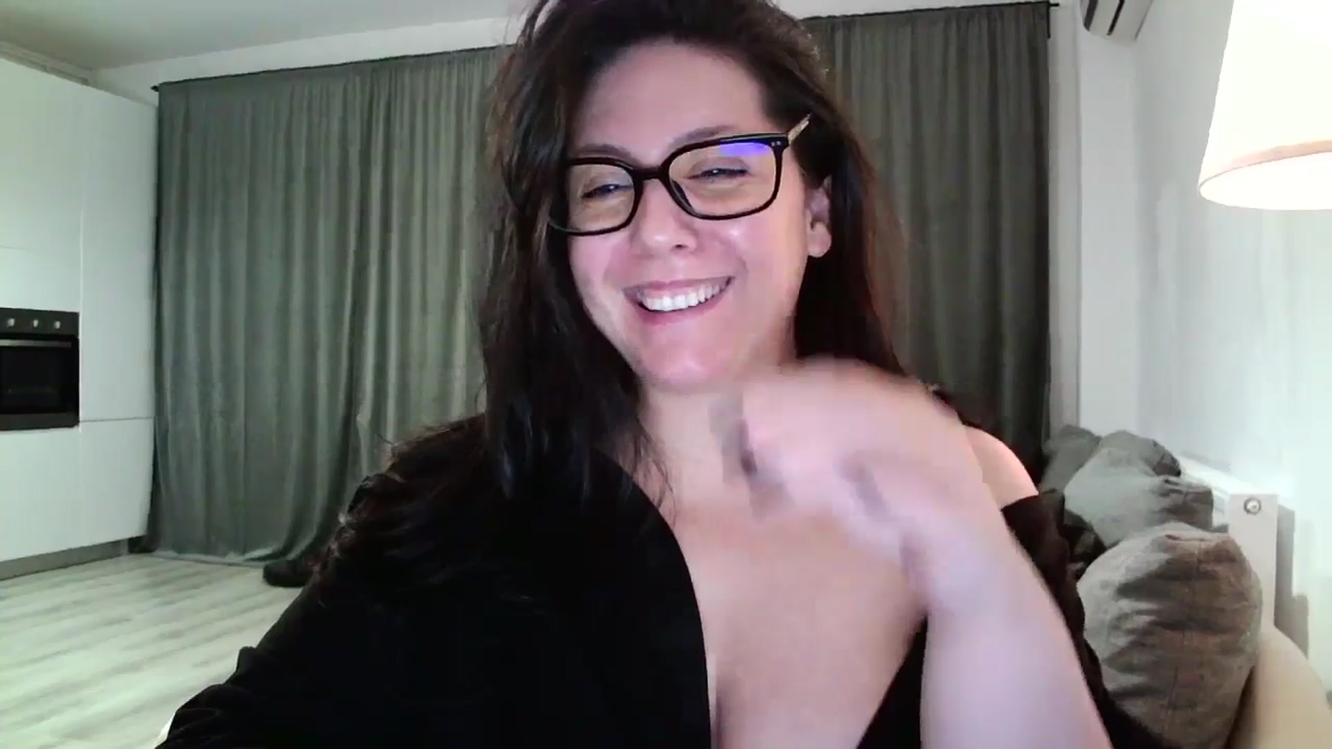 Gallery image thumbnail from SILKYWOMAN's myfreecams stream on, 11/16/2024, 15:38 image 10 of 20