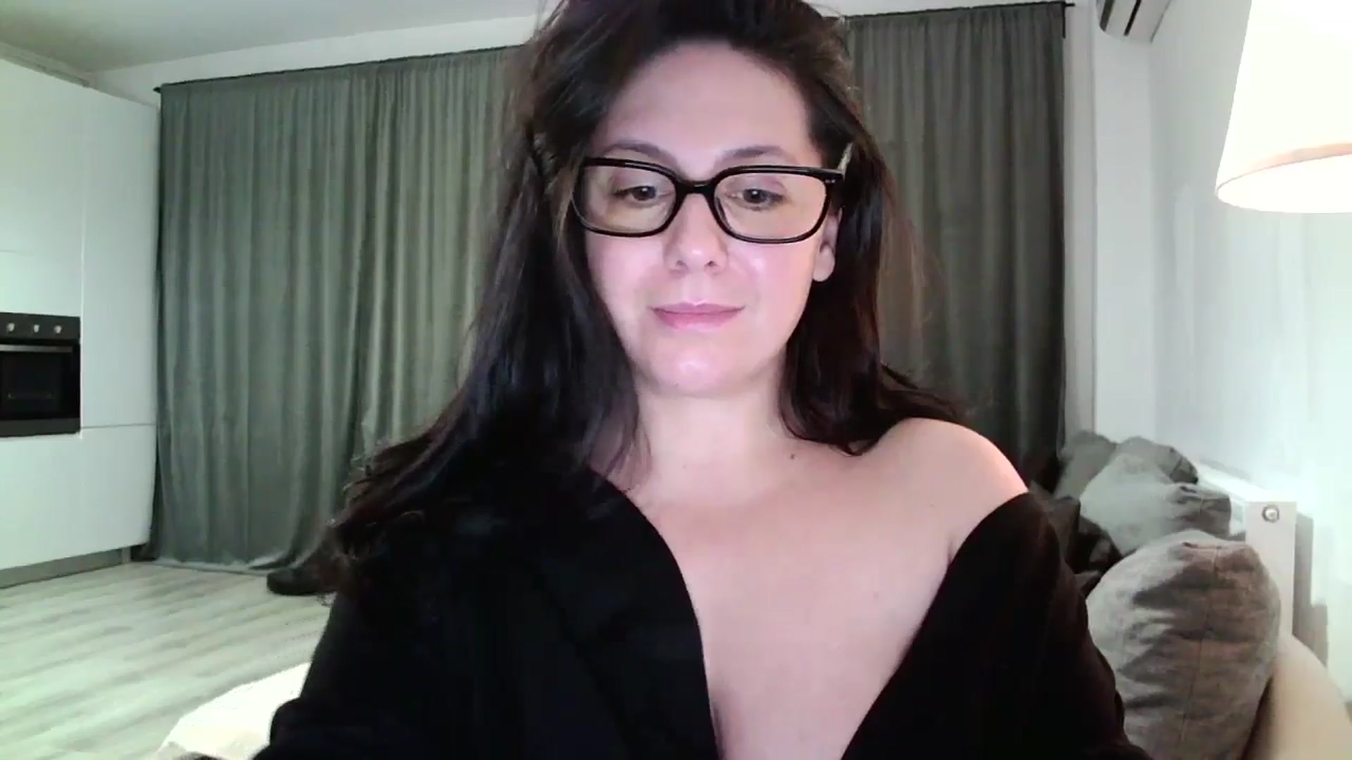 Gallery image thumbnail from SILKYWOMAN's myfreecams stream on, 11/16/2024, 15:38 image 6 of 20