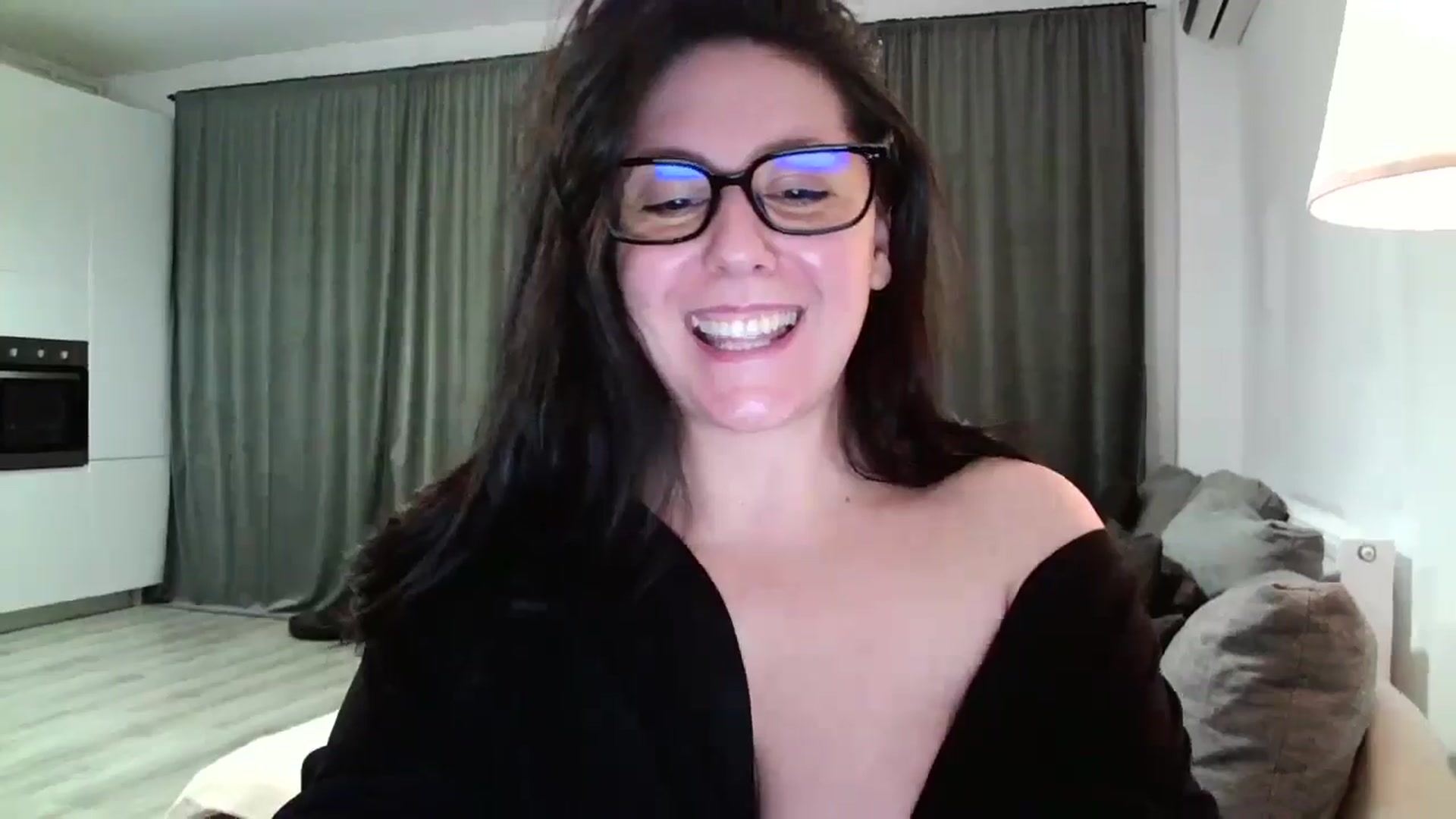Gallery image thumbnail from SILKYWOMAN's myfreecams stream on, 11/16/2024, 15:38 image 7 of 20