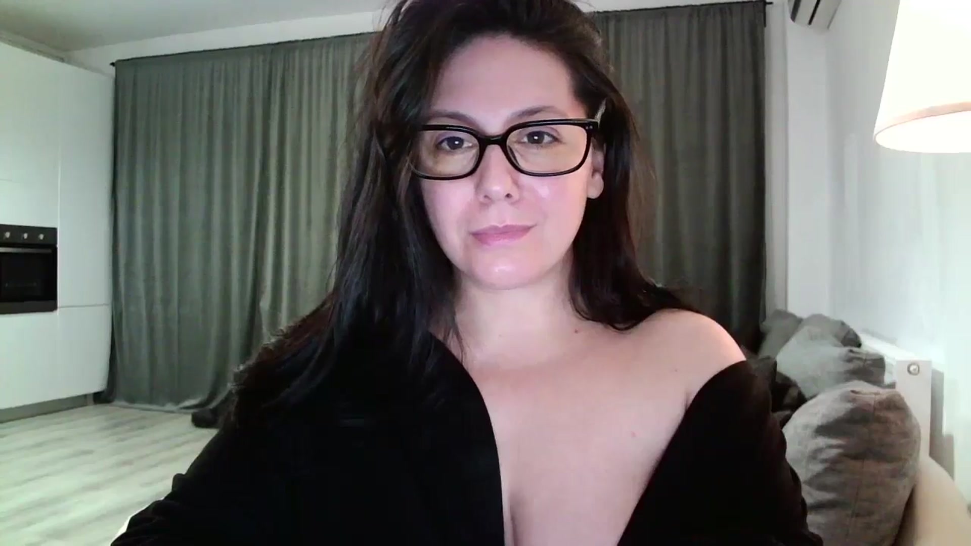 Gallery image thumbnail from SILKYWOMAN's myfreecams stream on, 11/16/2024, 15:38 image 8 of 20