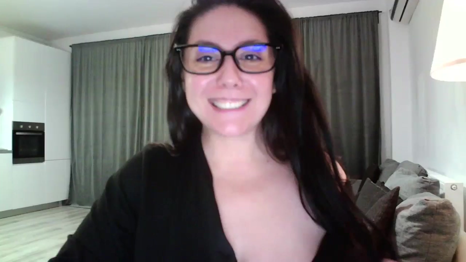Gallery image thumbnail from SILKYWOMAN's myfreecams stream on, 11/16/2024, 20:19 image 16 of 20