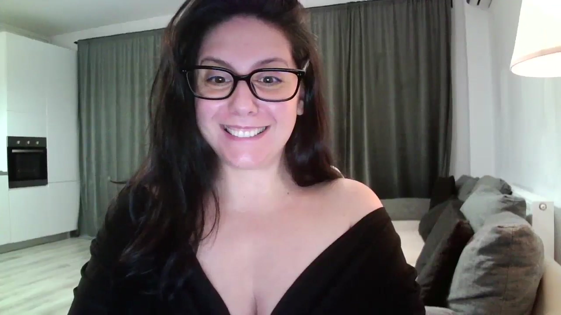 Gallery image thumbnail from SILKYWOMAN's myfreecams stream on, 11/17/2024, 15:45 image 15 of 20